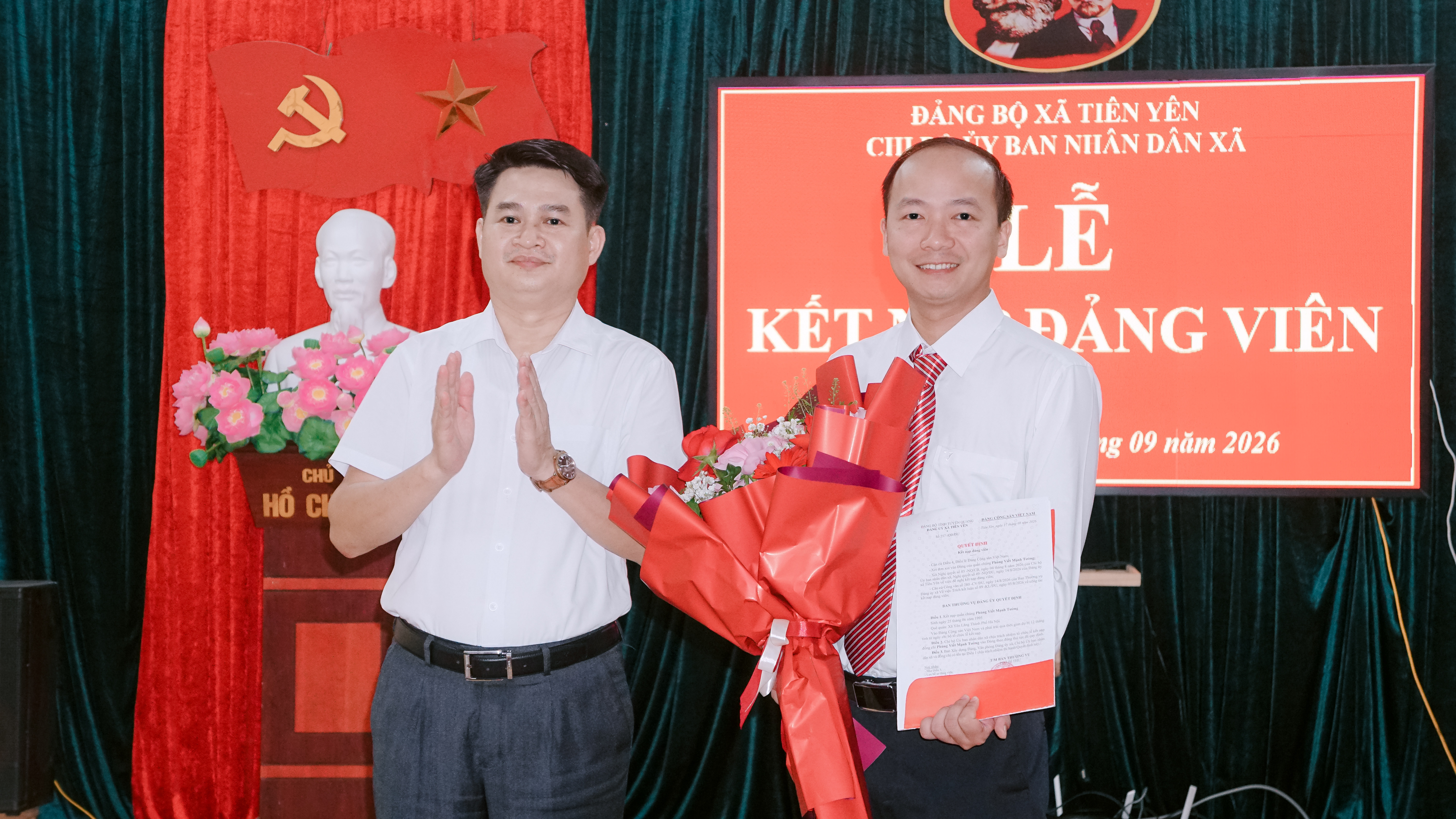 Chi bộ UBND xã Tiên Yên tổ chức Lễ kết nạp Đảng viên mới