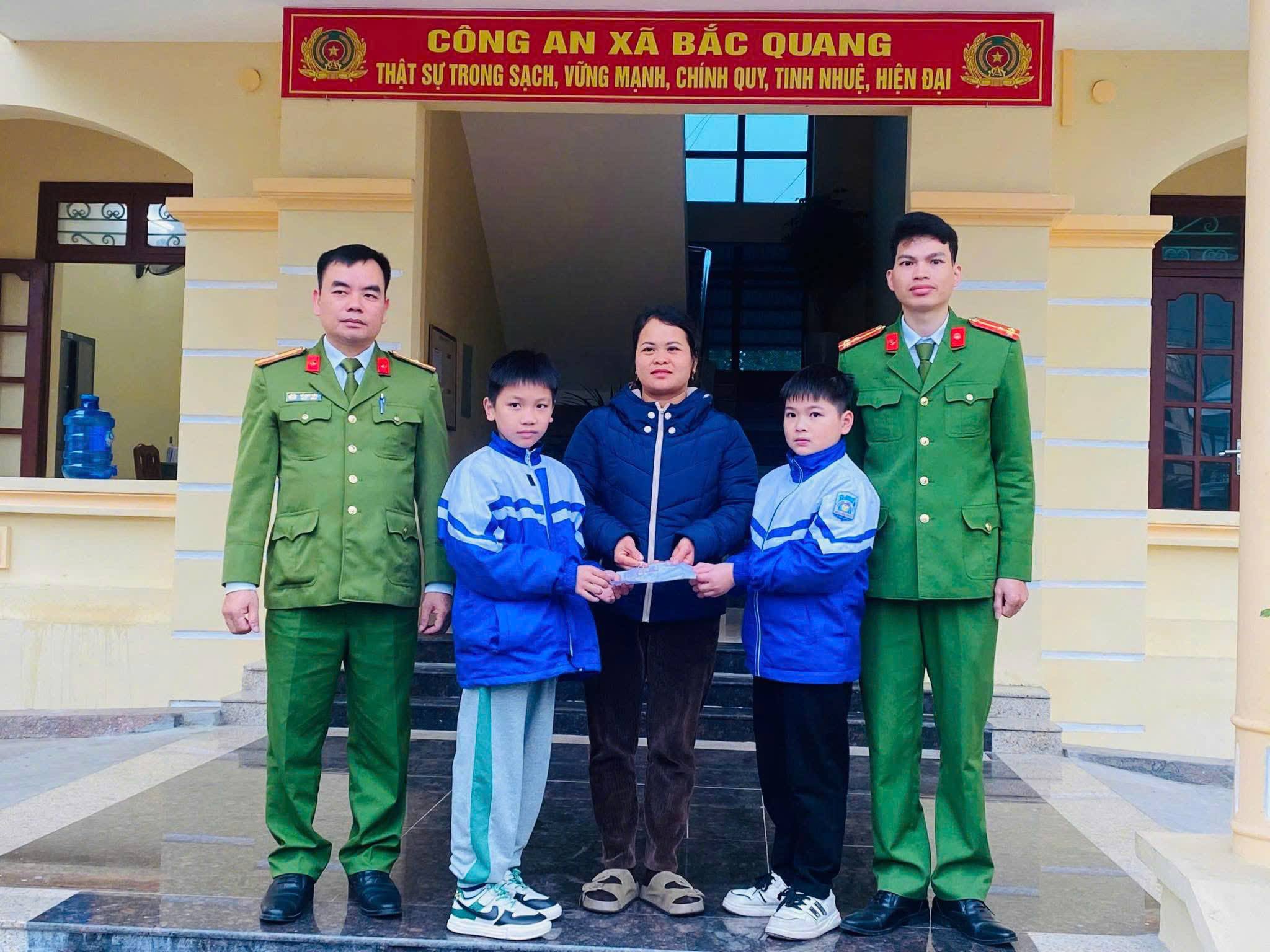 HÀNH ĐỘNG ĐẸP GIỮA ĐỜI THƯỜNG