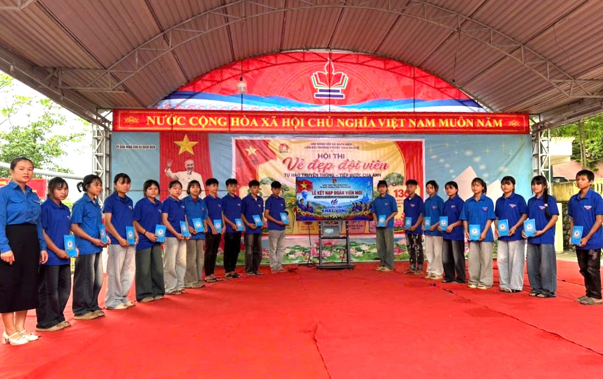 TUỔI TRẺ BẠCH ĐÍCH – TIẾP BƯỚC DƯỚI CỜ ĐOÀN VINH QUANG