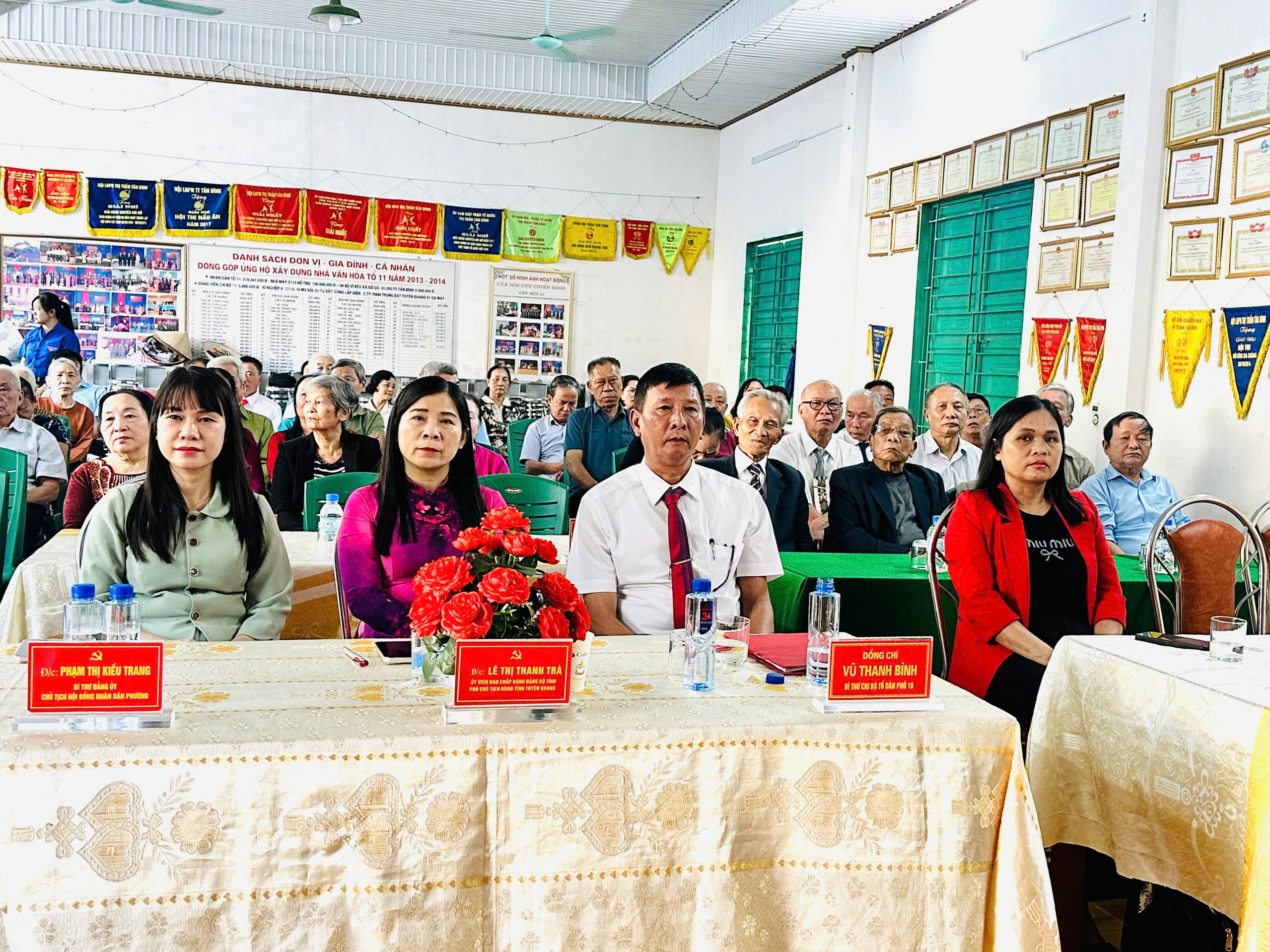 ảnh b&aacute;c Tr&agrave;.jpg