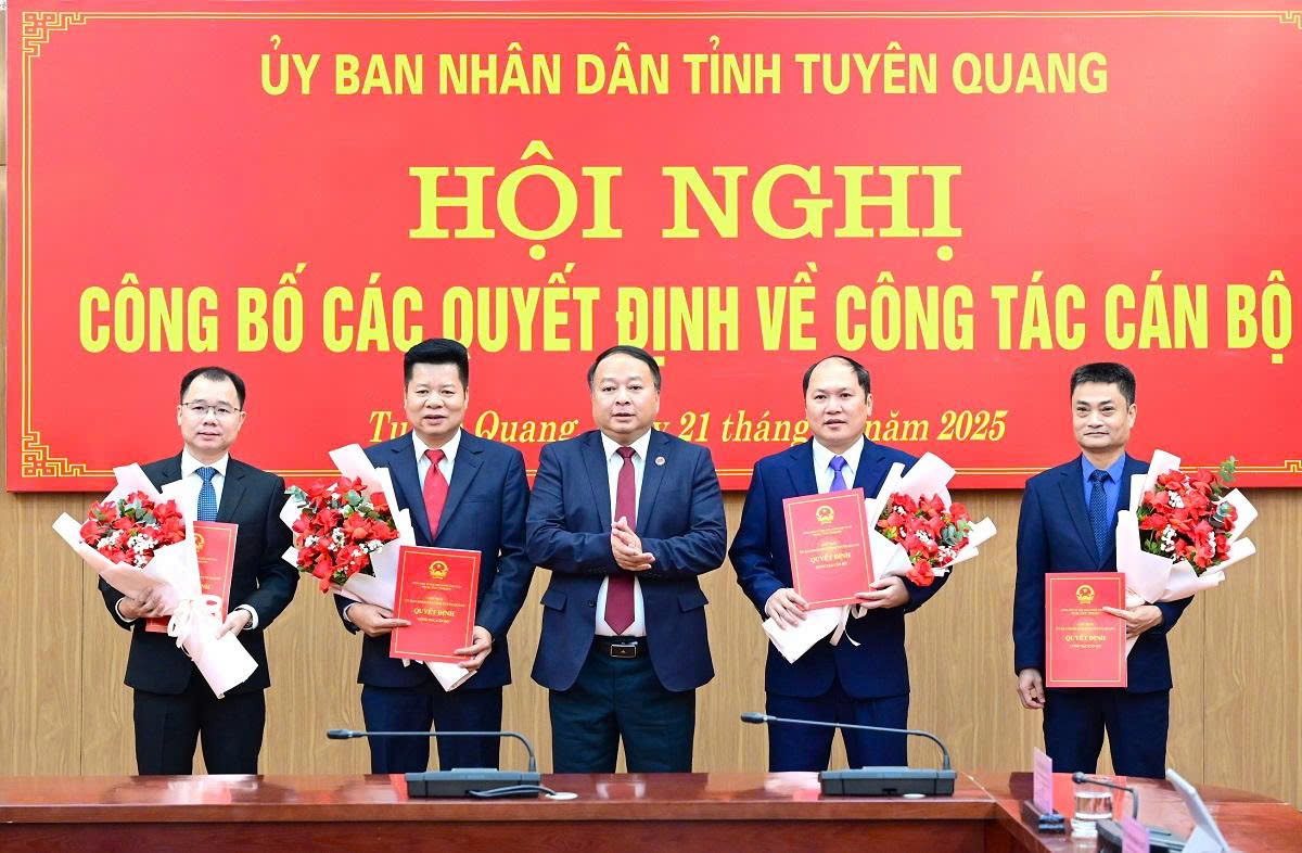 Hội nghị công bố các quyết định về công tác cán bộ