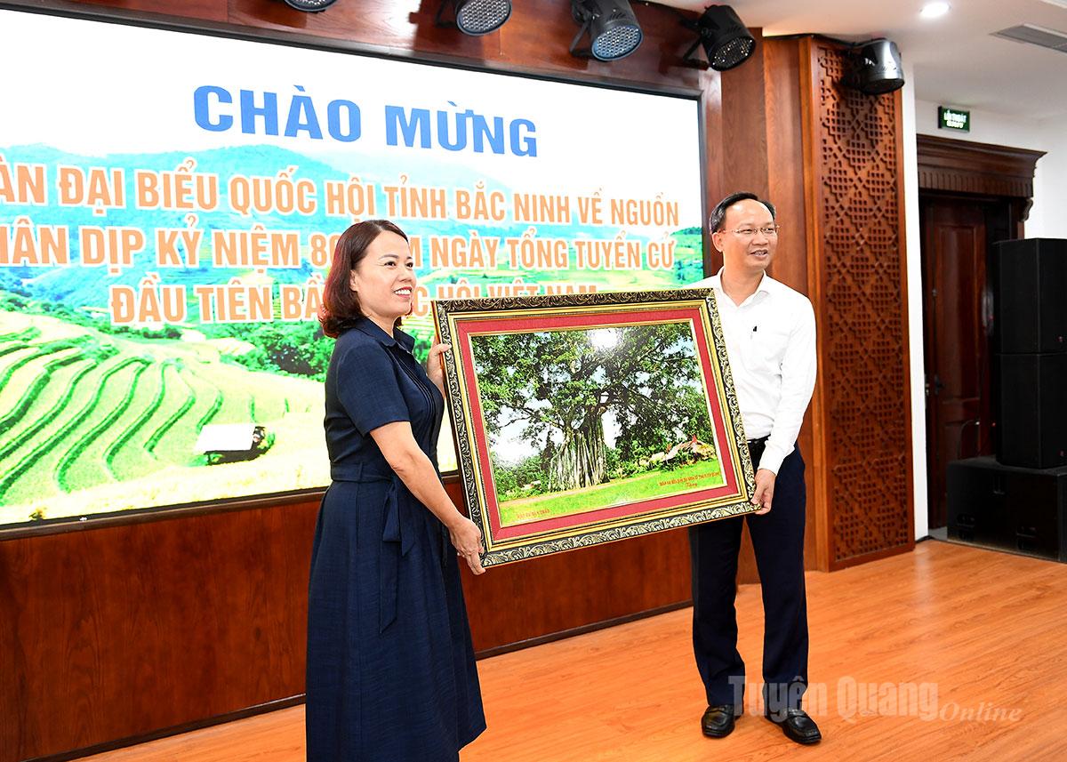 Đoàn đại biểu Quốc hội các khóa tỉnh Bắc Ninh về nguồn tại Khu di tích quốc gia đặc biệt Tân Trào