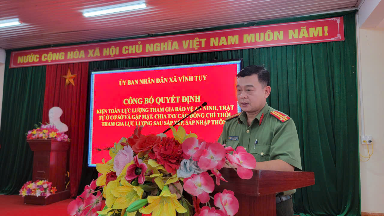 Công bố QĐ và chia tay lực lượng ANCS Tr.jpg
