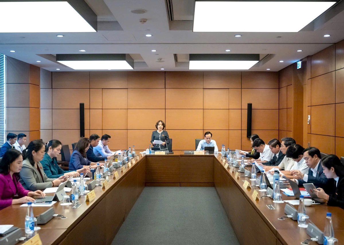 Đoàn ĐBQH tỉnh Tuyên Quang thảo luận mức giảm trừ gia cảnh, giảm gánh nặng cho người nộp thuế