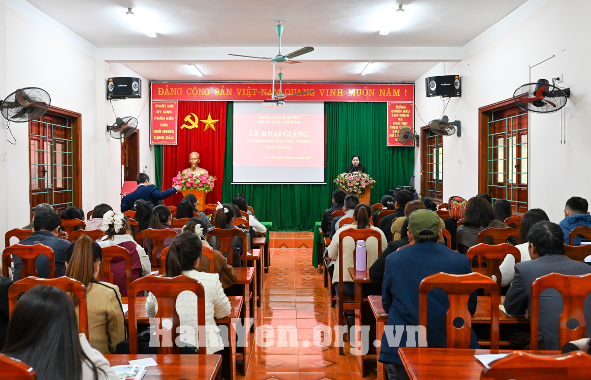 Khai giảng lớp Bồi dưỡng nhận thức về Đảng đợt 1 năm 2025