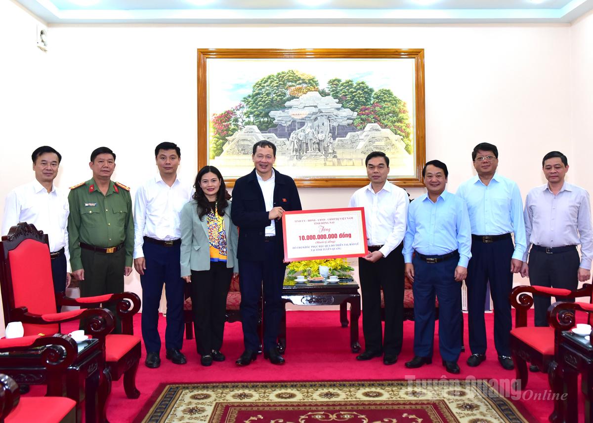 Đoàn công tác tỉnh Đồng Nai thăm, trao hỗ trợ 10 tỷ đồng giúp Tuyên Quang khắc phục thiệt hại do bão số 10