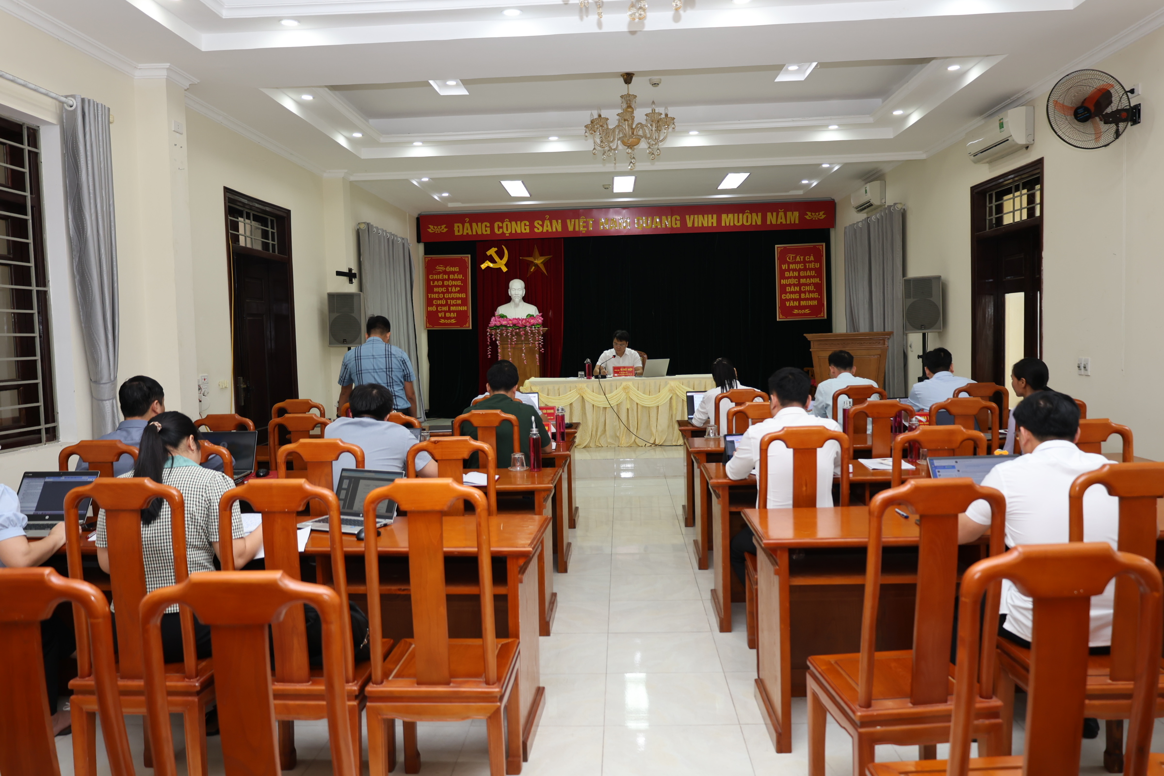 Ban Thường vụ Đảng ủy xã Lâm Bình họp, cho ý kiến vào nhiều nội dung quan trọng