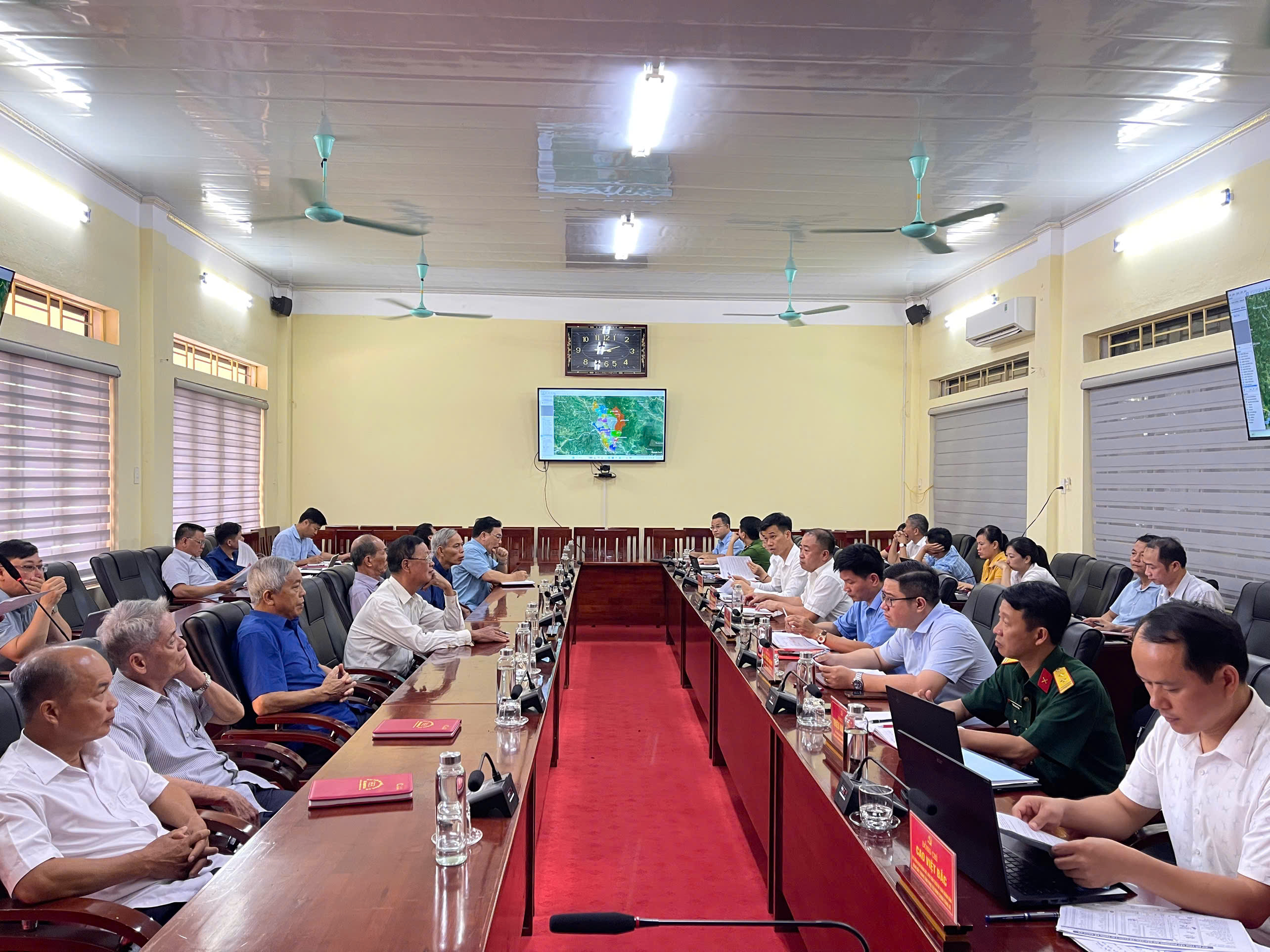 HỘI NGHỊ BAN THƯỜNG VỤ, BAN CHẤP HÀNH ĐẢNG BỘ XÃ BẠCH XA XIN Ý KIẾN VỀ DỰ SẮP XẾP, TỔ CHỨC LẠI THÔN