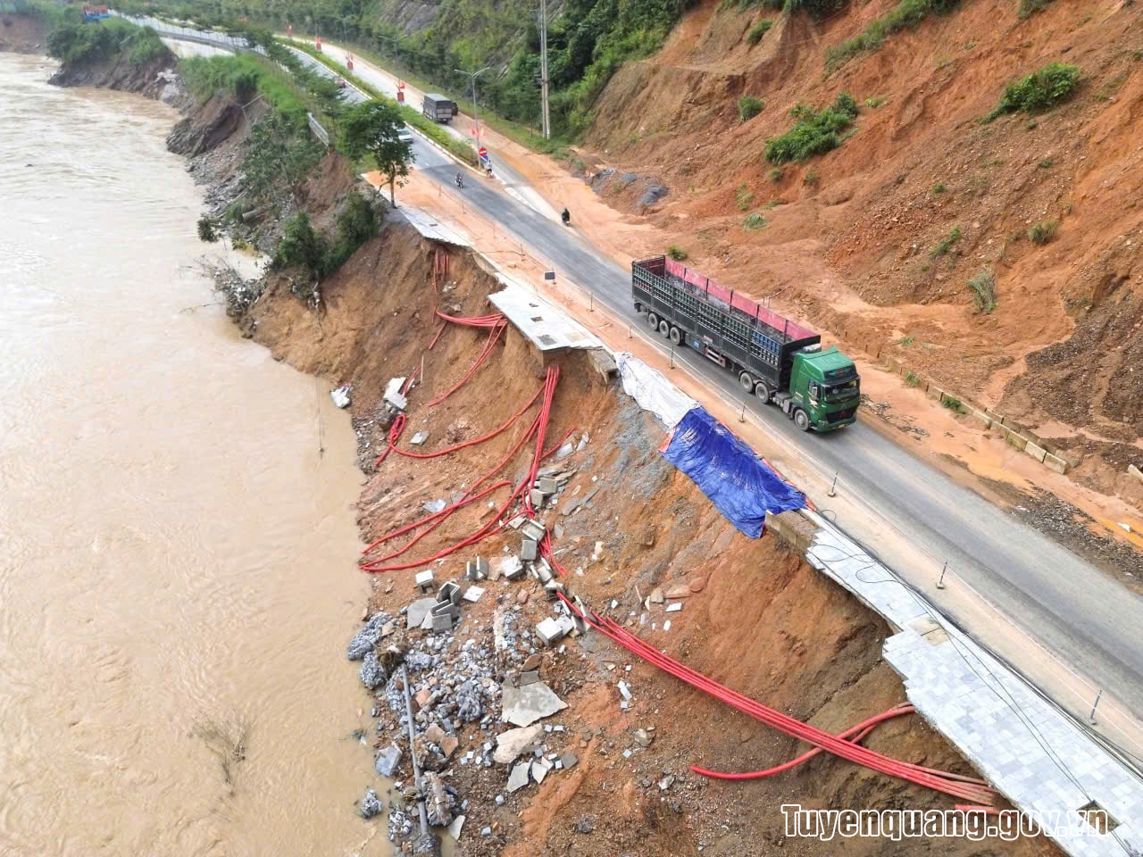 Tập trung khôi phục hạ tầng giao thông sau mưa lũ