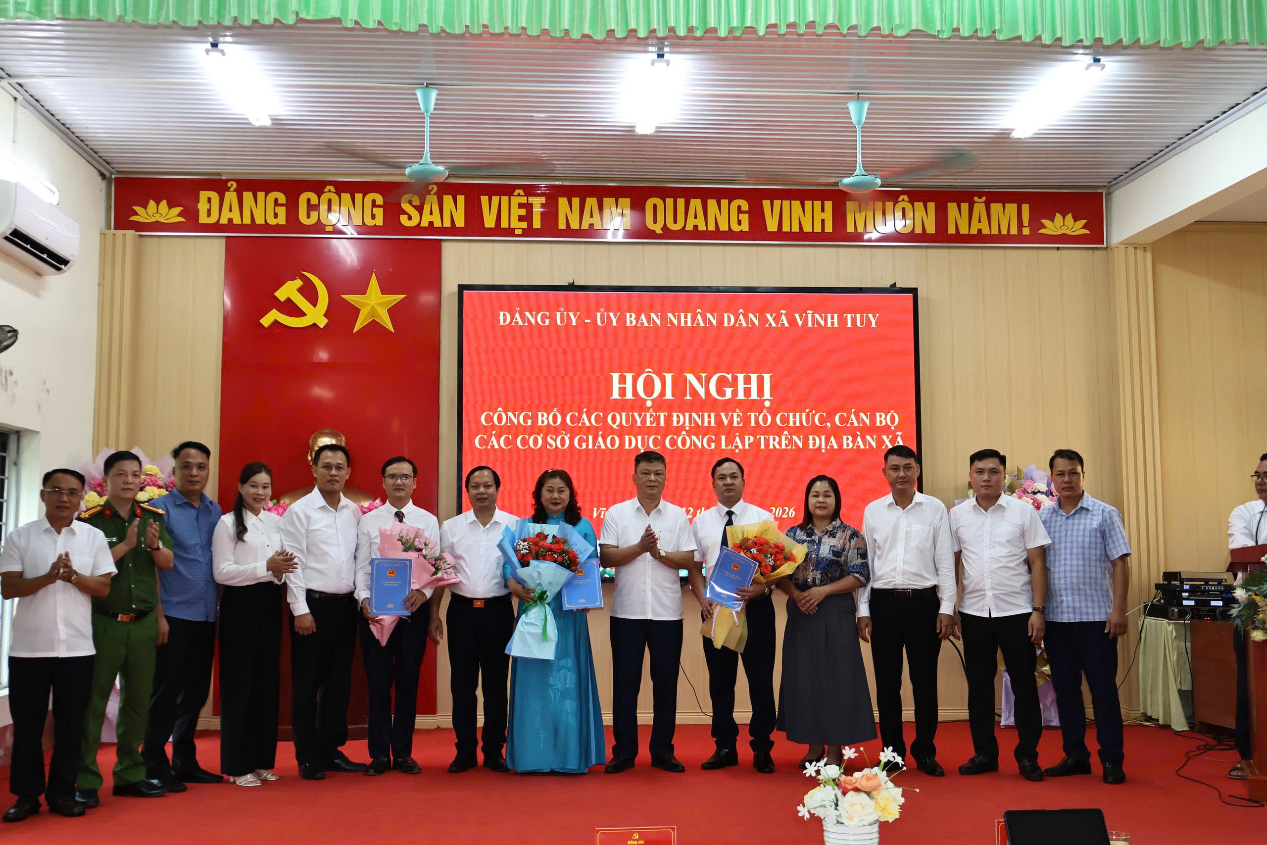 VĨNH TUY CÔNG BỐ CÁC QUYẾT ĐỊNH VỀ TỔ CHỨC, CÁN BỘ CÁC CƠ SỞ GIÁO DỤC CÔNG LẬP TRÊN ĐỊA BÀN XÃ