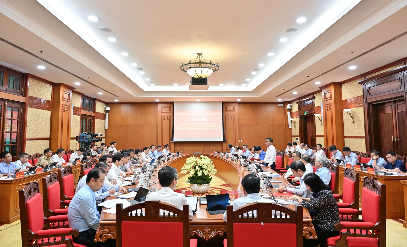 Đẩy mạnh chuyển đổi số, từng bước hiện đại hóa công tác lãnh đạo, điều hành trong các cơ quan Đảng