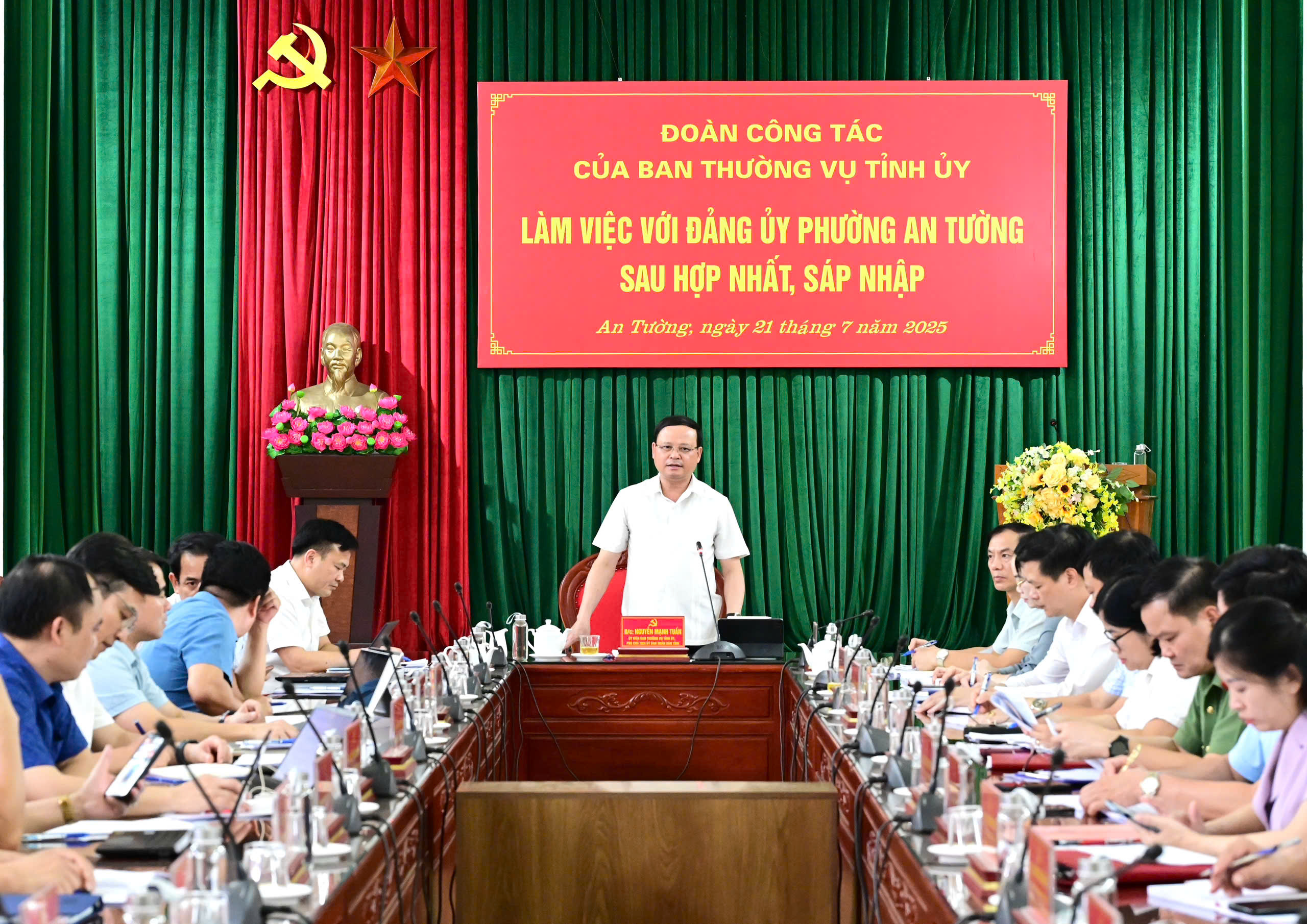 Đoàn công tác của Ban Thường vụ Tỉnh ủy Tuyên Quang làm việc với Đảng ủy phường An Tường