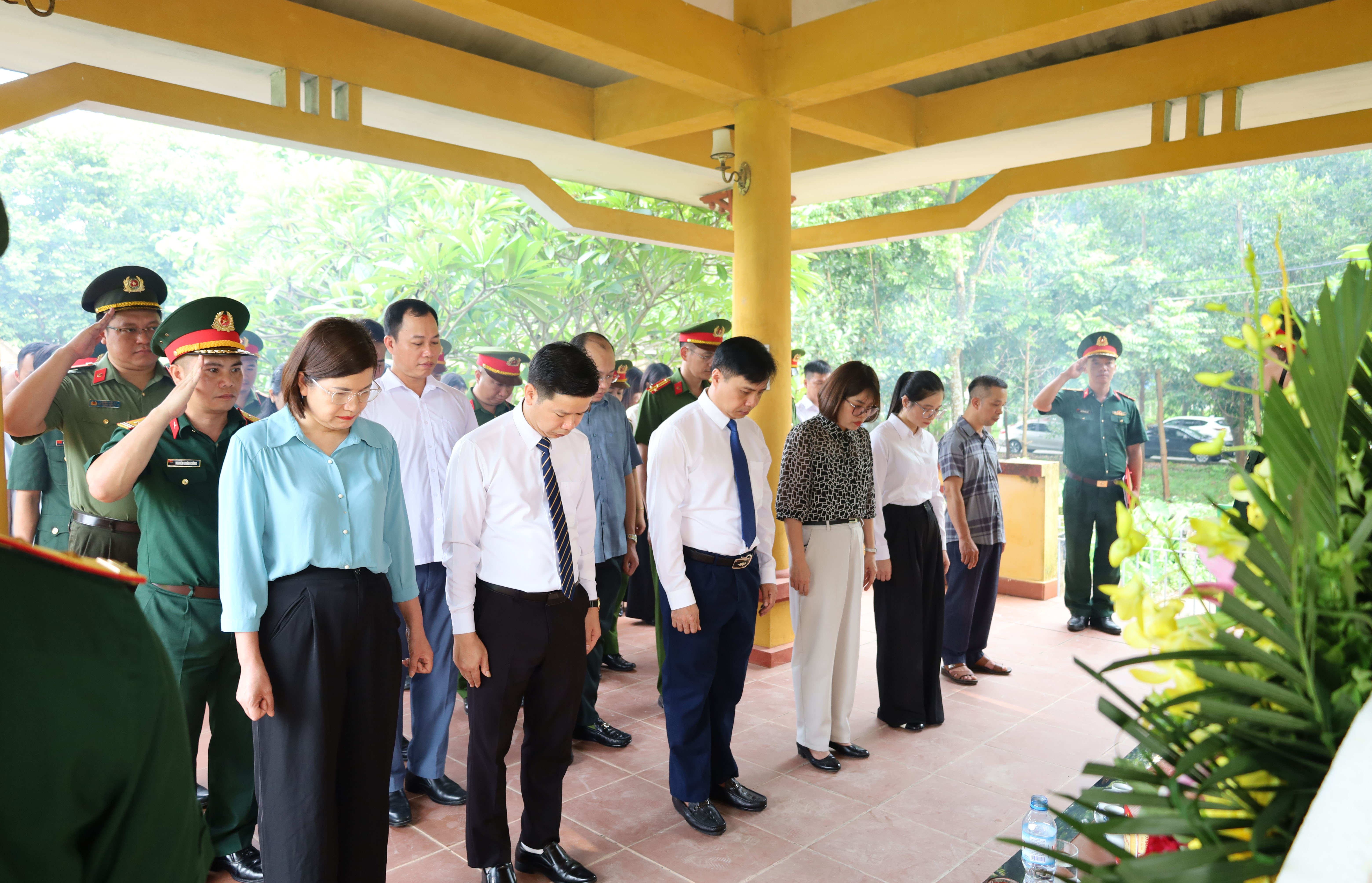 Xã Tân Long Dâng hương tri ân các anh hùng liệt sĩ nhân kỷ niệm 79 năm Ngày Thương binh Liệt sĩ