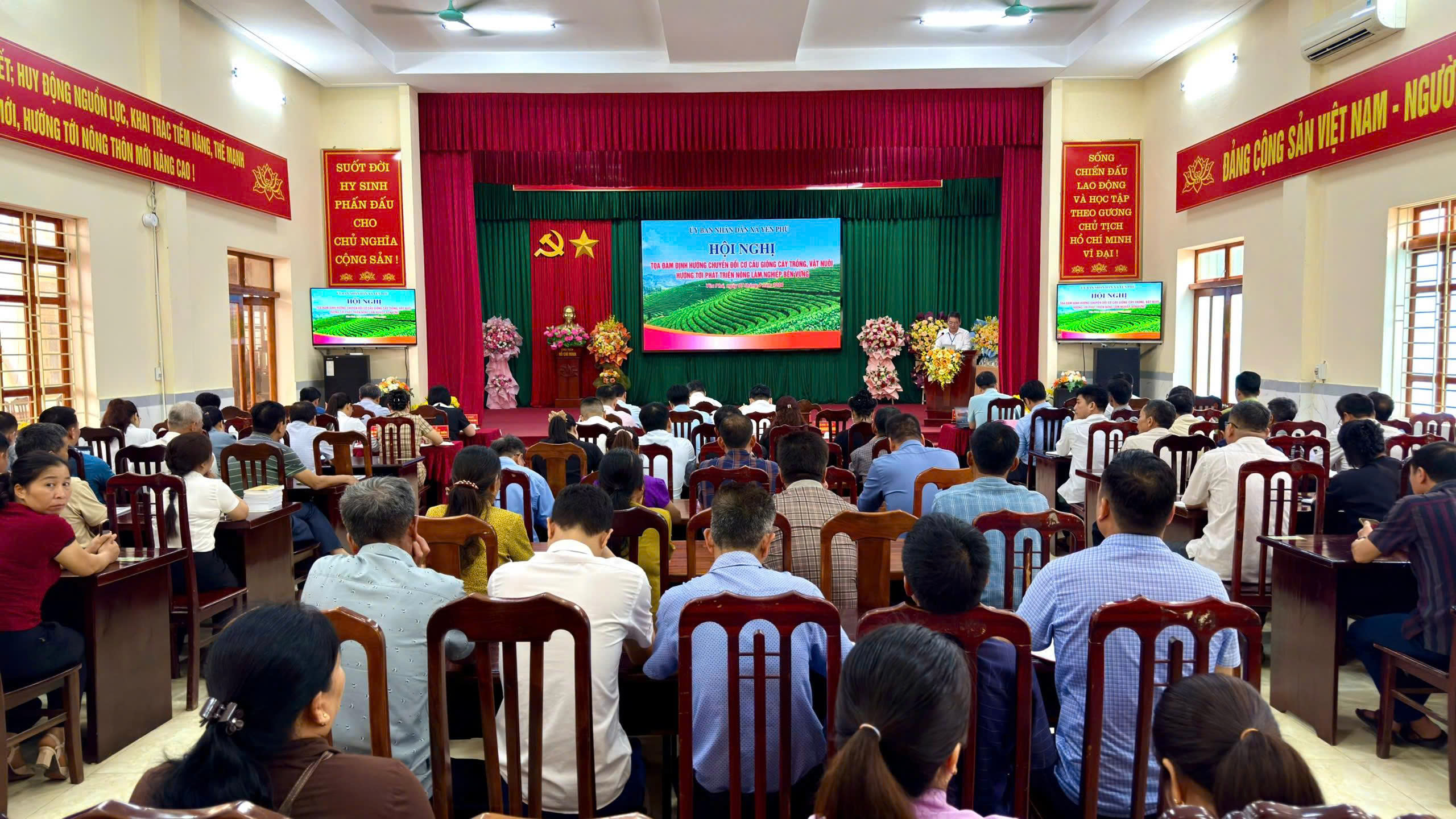 Thúc đẩy chuyển đổi cơ cấu giống cây trồng, vật nuôi theo hướng phát triển bền vững tại xã Yên Phú