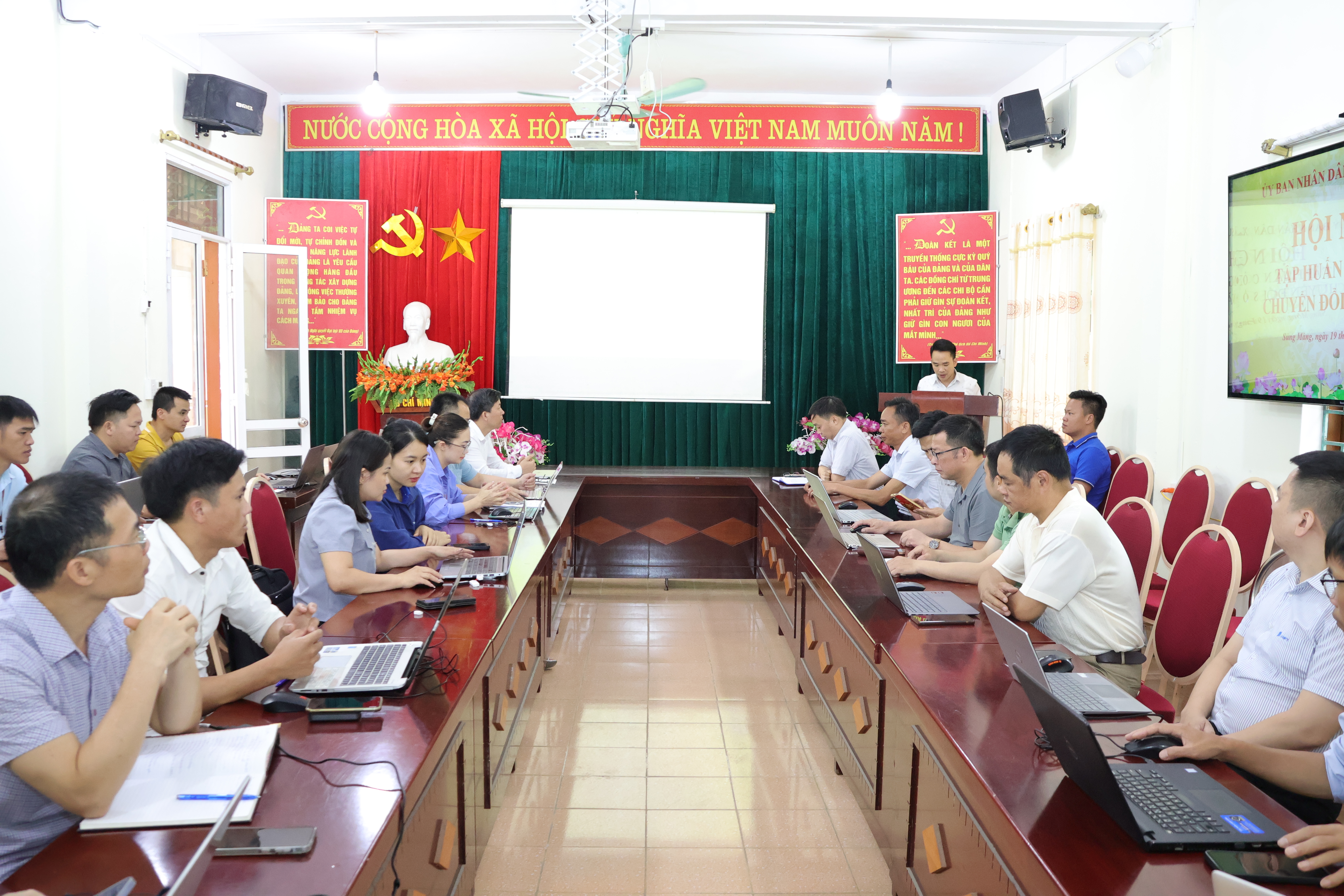 Sủng Máng tập huấn, triển khai công tác chuyển đổi số năm 2026