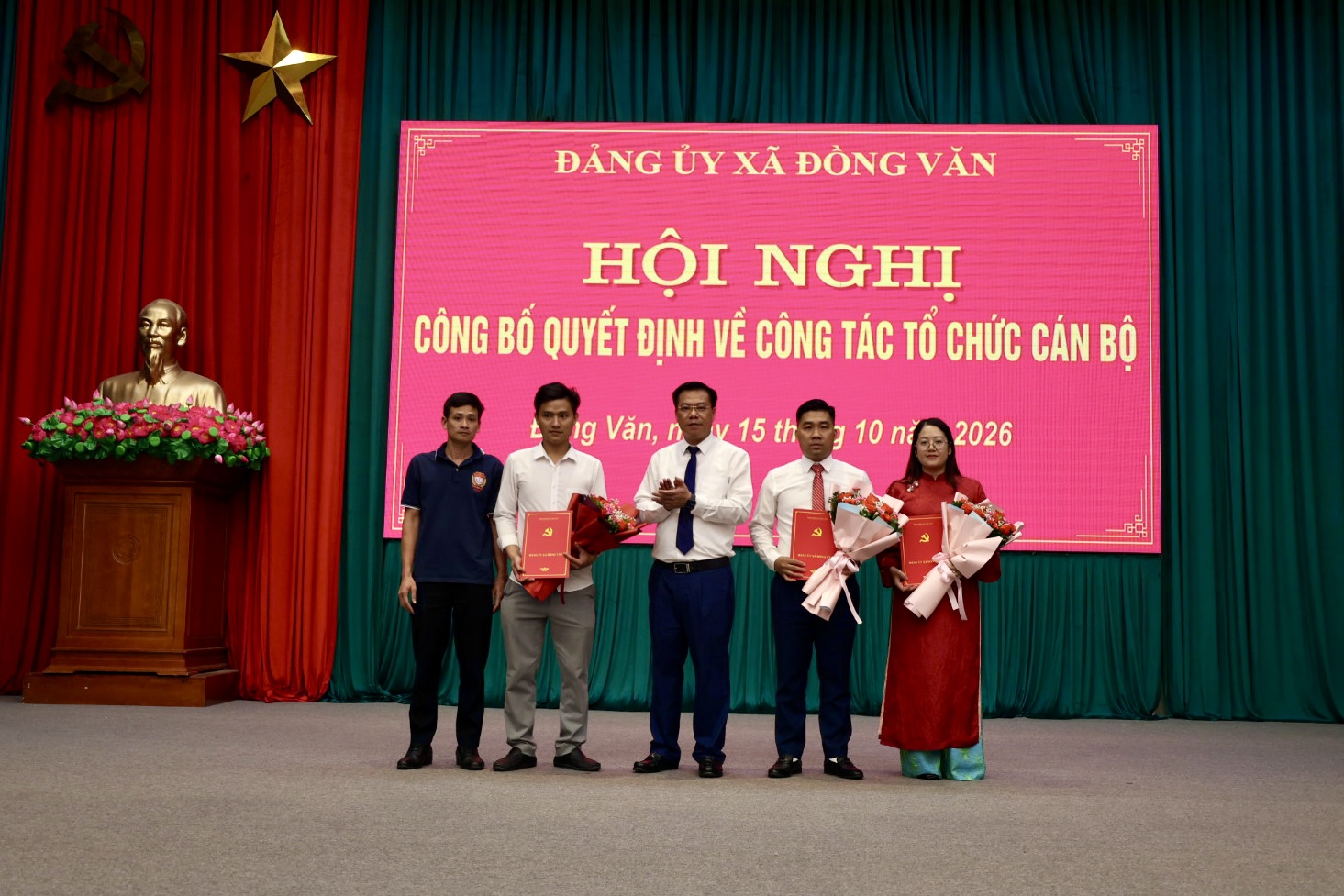 ĐẢNG ỦY XÃ ĐỒNG VĂN TỔ CHỨC HỘi NGHỊ GẶP MẶT CÁN BỘ QUY HOẠCH CÁC CHỨC DANH DIỆN BTV QUẢN LÝ VÀ CÔNG BỐ CÁC QUYẾT ĐỊNH VỀ CÔNG TÁC TỔ CHỨC, CÁN BỘ