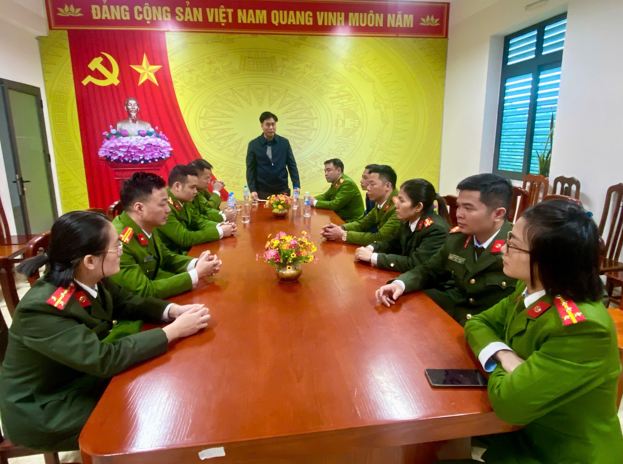 LÃNH ĐẠO XÃ THĂM, ĐỘNG VIÊN, CHÚC TẾT CÔNG AN XÃ VỊ XUYÊN