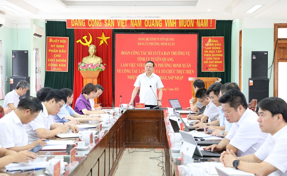 Phó Chủ tịch Thường trực UBND tỉnh Nguyễn Mạnh Tuấn làm việc với phường Minh Xuân sau hợp nhất, sáp nhập