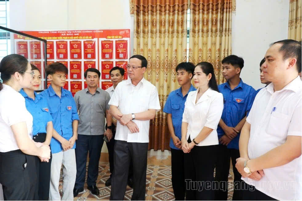 Đoàn Công tác số 13 Ban Thường vụ Tỉnh ủy làm việc với Đảng ủy xã Bắc Mê 