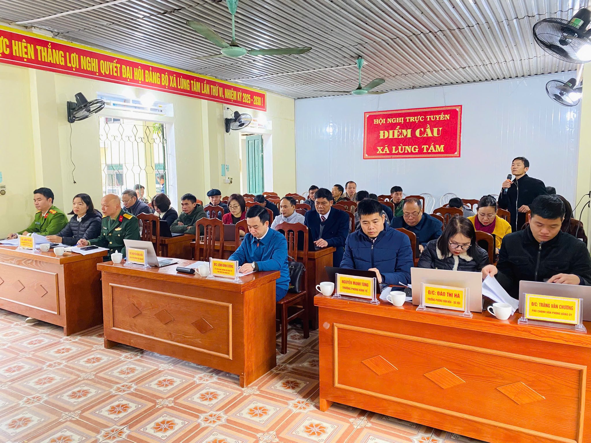 UBND XÃ LÙNG TÁM TỔ CHỨC PHIÊN HỌP THÁNG 01