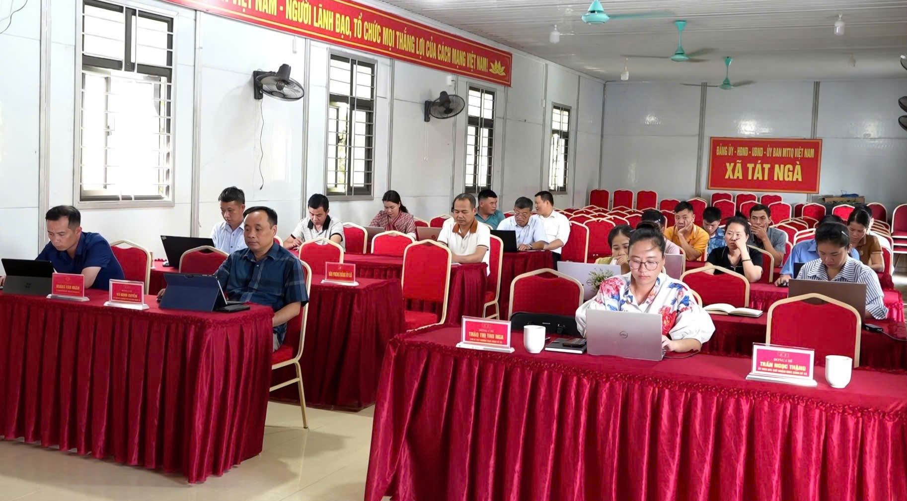 Đảng ủy xã Tát Ngà tham dự hội nghị tập huấn triển khai thủ tục hành chính của Đảng trên môi trường điện tử, giai đoạn 2