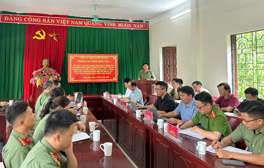 PHÒNG AN NINH ĐIỀU TRA CÔNG AN TỈNH TUYÊN QUANG LÀM VIỆC VỚI CẤP ỦY, CHÍNH QUYỀN ĐỊA BÀN XÃ THUỘC KHU VỰC III