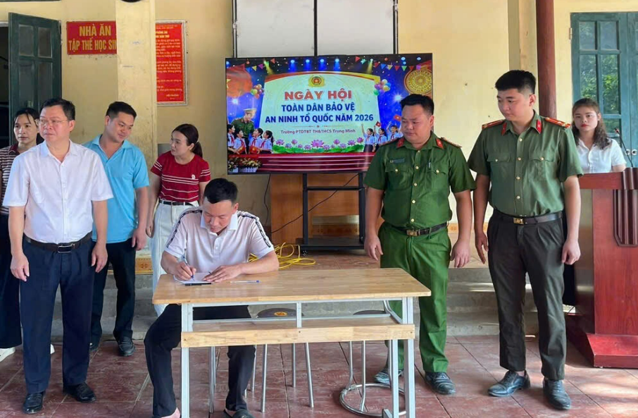 CÔNG AN XÃ HÙNG LỢI THAM MƯU TỔ CHỨC NGÀY HỘI TOÀN DÂN BẢO VỆ AN NINH TỔ QUỐC