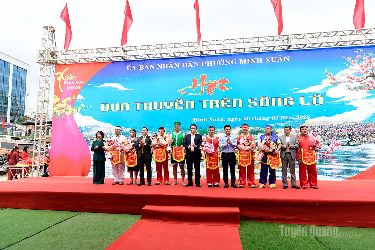 Phường Nông Tiến đoạt giải Nhất Hội đua thuyền trên sông Lô năm 2026