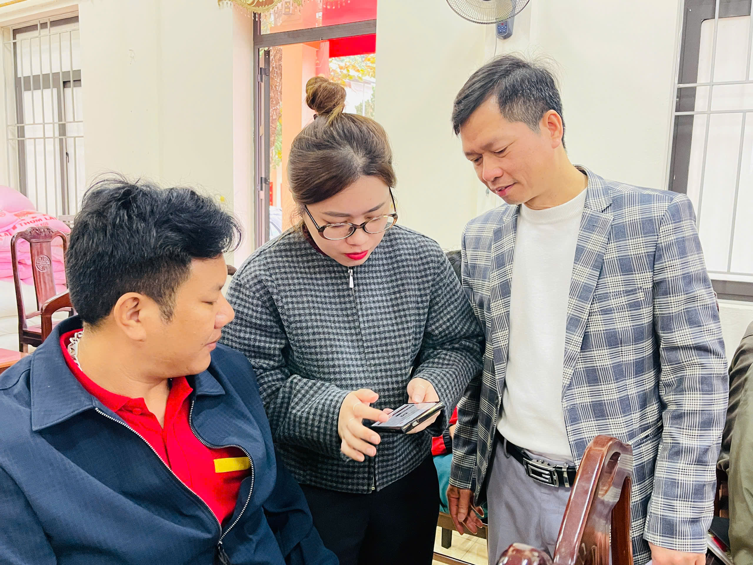 Thuận Hòa tập huấn “Sổ tay đảng viên điện tử”, bồi dưỡng cấp ủy và triển khai mô hình “Chi bộ bốn tốt”, “Đảng bộ cơ sở bốn tốt”