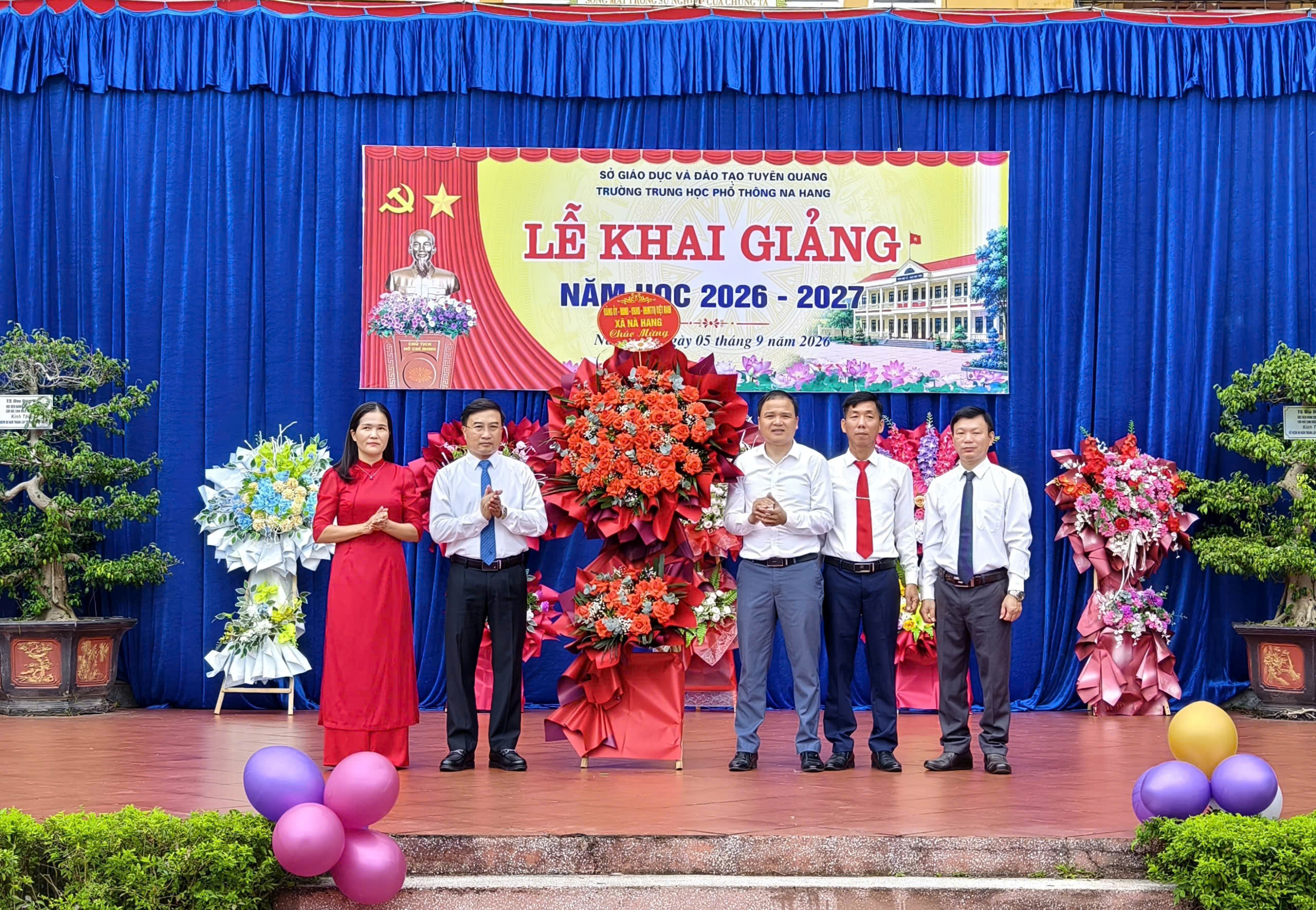 Đồng chí Bí thư Đảng ủy xã Nà Hang Phạm Mạnh Duyệt d  ự Lễ khai giảng năm học 2026 – 2027 tại Trường THPT Na Hang