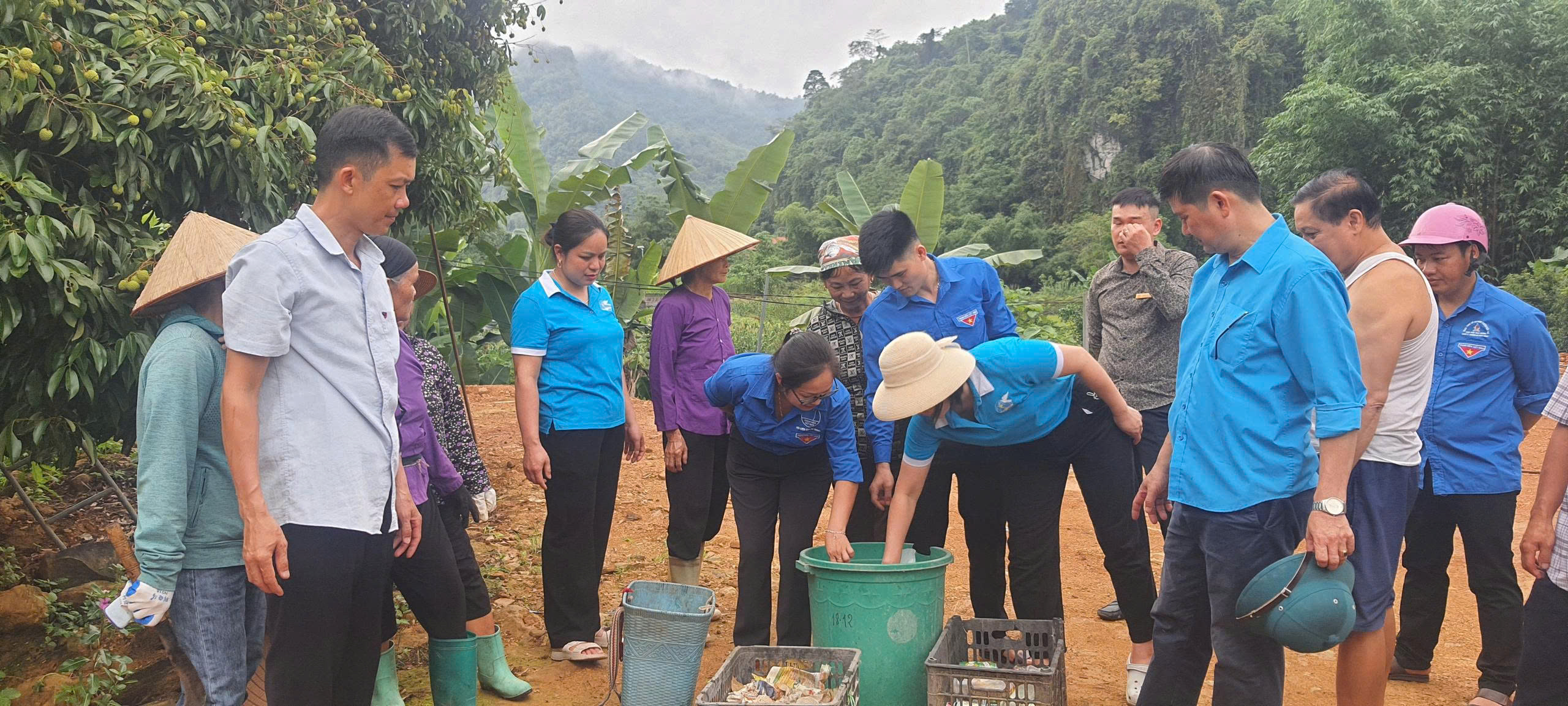 Xã Minh Sơn tổ chức lễ phát động phong trào Chung tay xử lý rác thải và bảo vệ môi trường