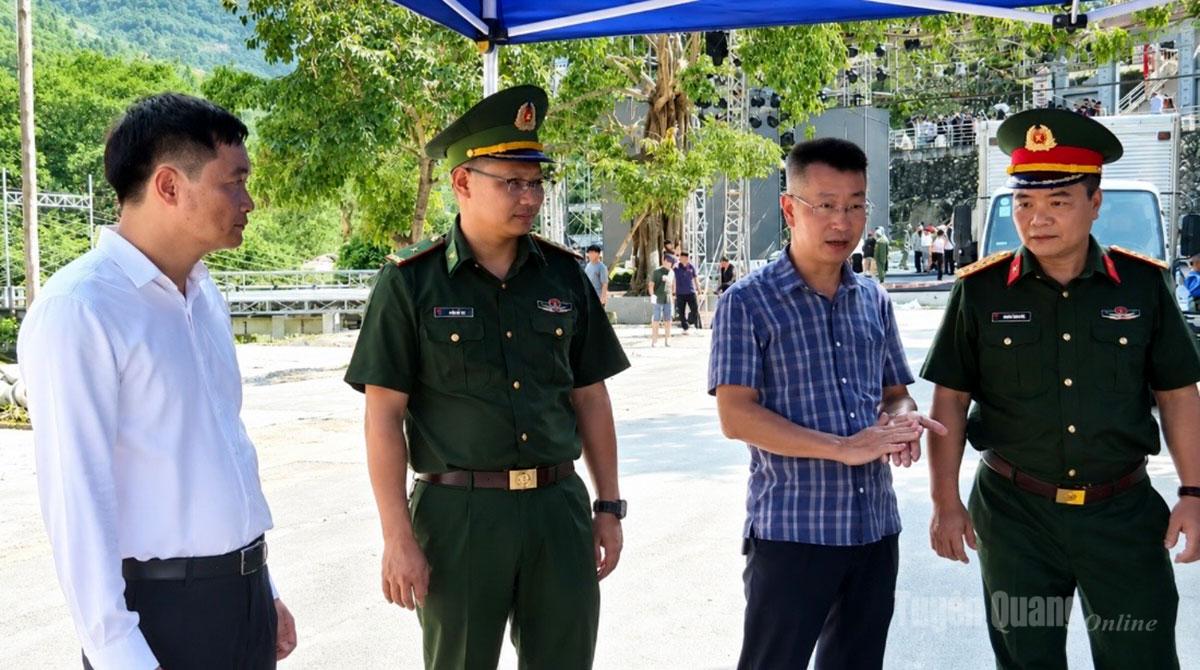 Phó Chủ tịch UBND tỉnh Đỗ Anh Tuấn kiểm tra công tác chuẩn bị Cầu truyền hình "Sao sáng dẫn đường"