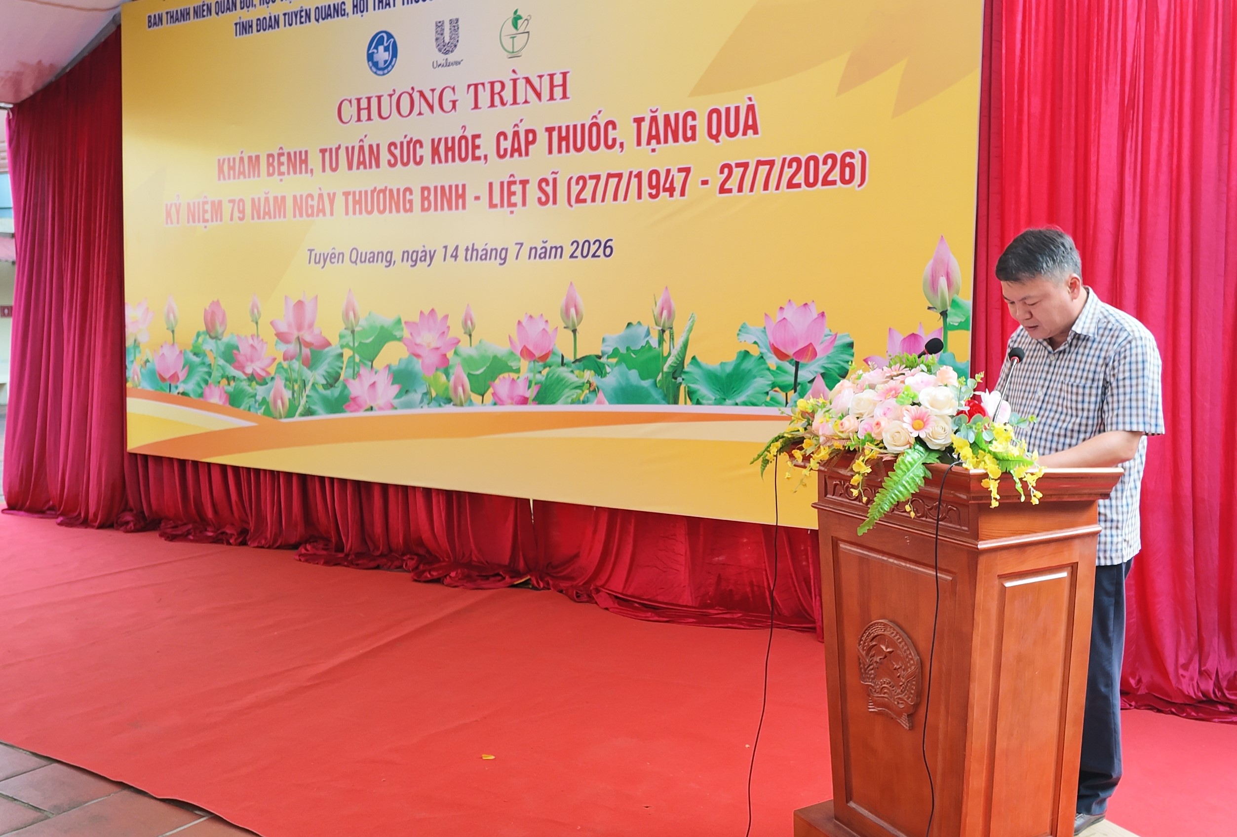 Kh&aacute;m bệnh 6.JPG