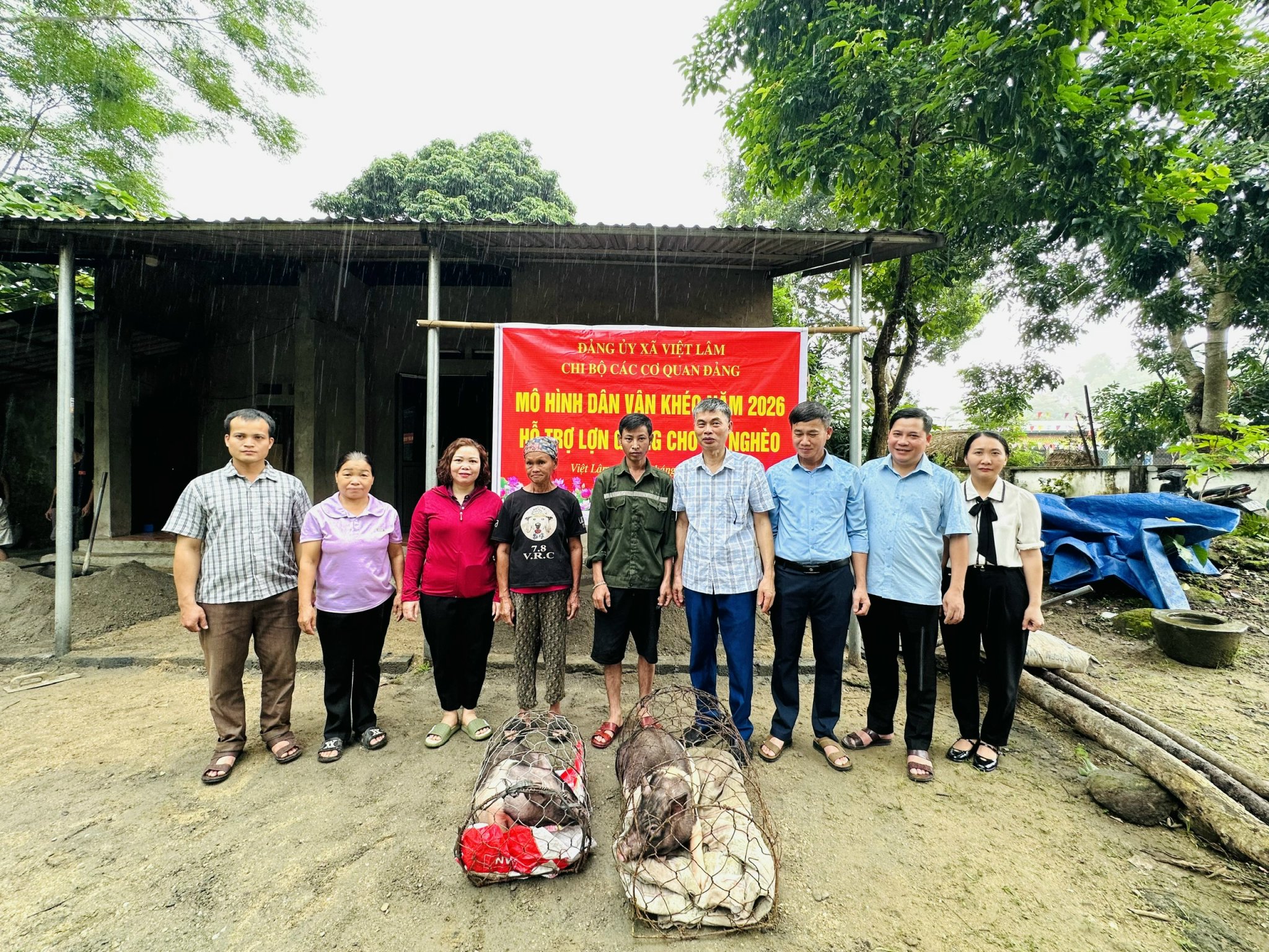 CHI BỘ CÁC CƠ QUAN ĐẢNG XÃ VIỆT LÂM TRIỂN KHAI MÔ HÌNH “DÂN VẬN KHÉO” HỖ TRỢ SINH KẾ HỘ NGHÈO TẠI THÔN QUẢNG NGẦN