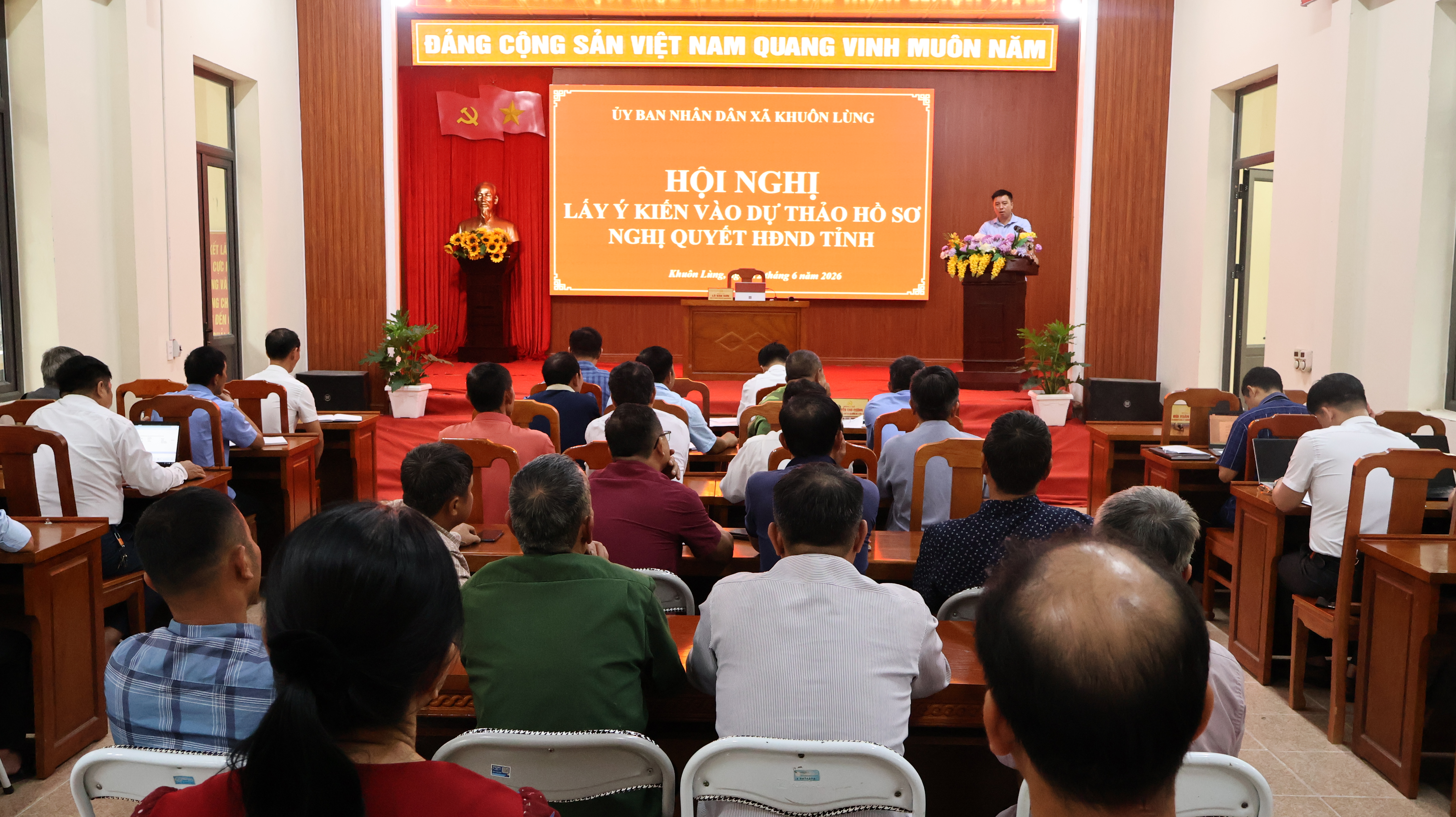 HỘI NGHỊ LẤY Ý KIẾN ĐỐI VỚI DỰ THẢO NGHỊ QUYẾT QUY ĐỊNH VỀ NGƯỜI HOẠT ĐỘNG KHÔNG CHUYÊN TRÁCH Ở THÔN, TỔ DÂN