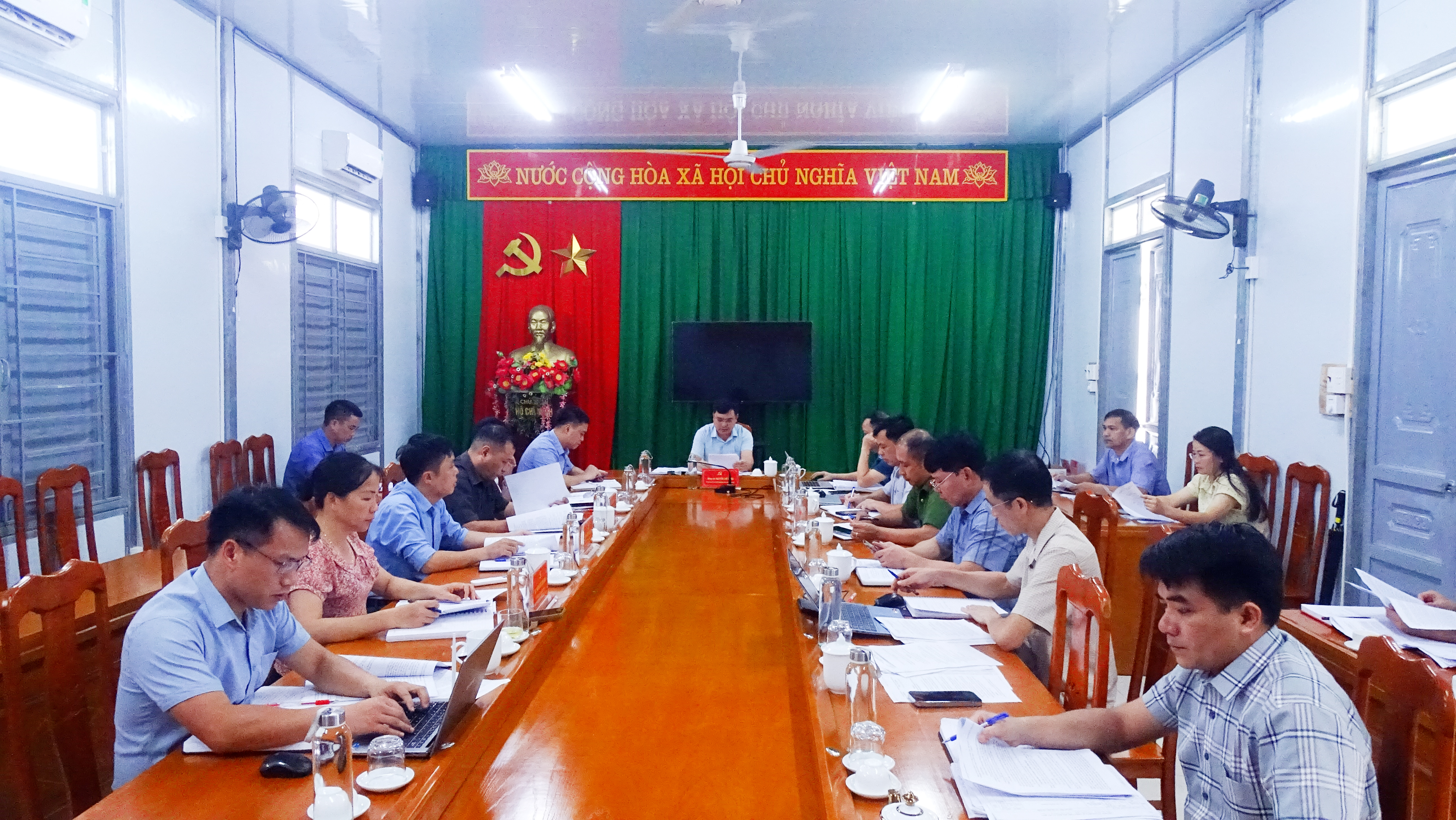 Ban Chỉ đạo sắp xếp thôn tổ chức hội nghị điều chỉnh phương án dự kiến sắp xếp, tổ chức lại các thôn trên địa bàn xã Yên Hoa