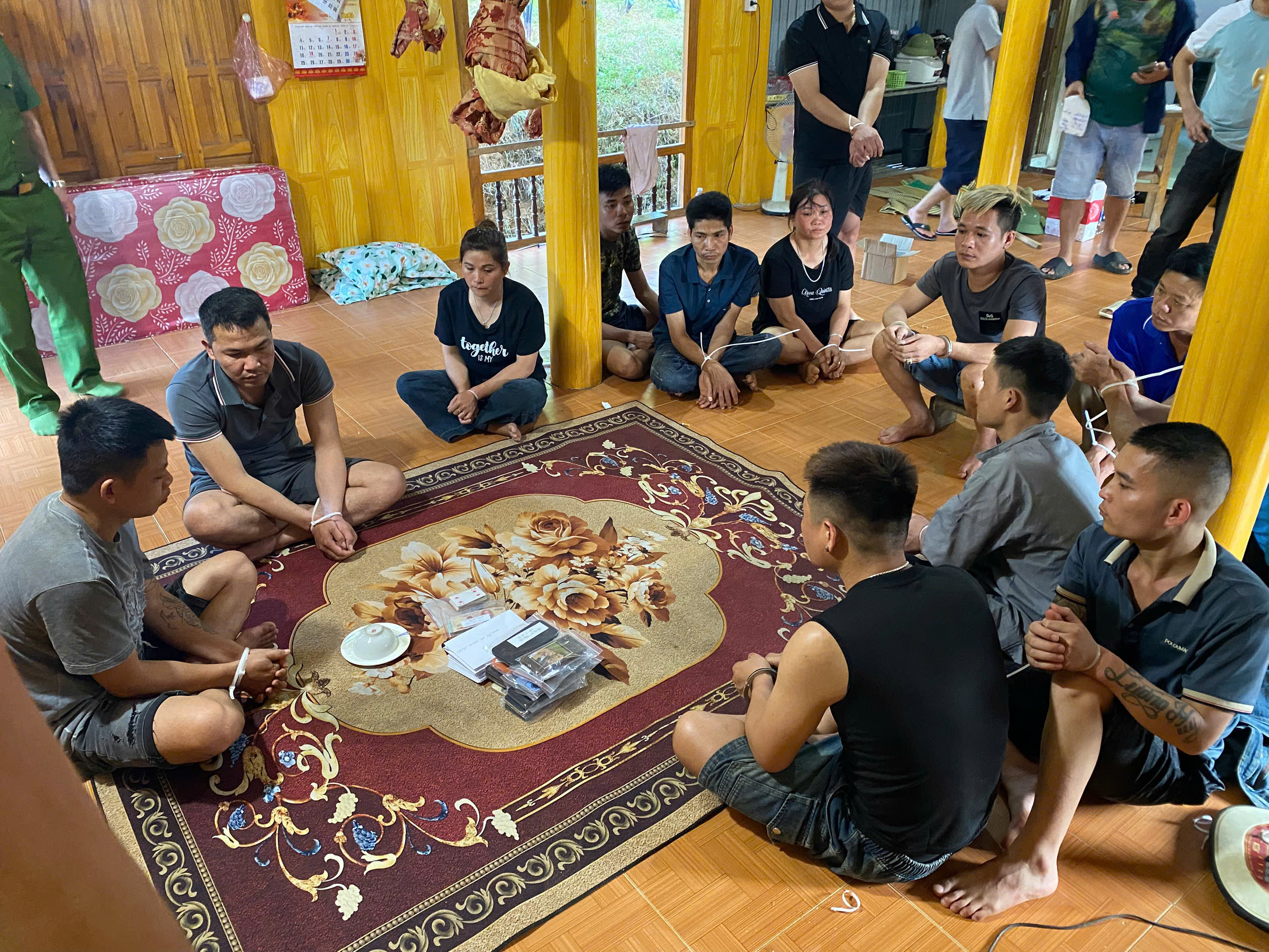 BẮT QUẢ TANG 15 ĐỐI TƯỢNG CÓ HÀNH VI ĐÁNH BẠC BẰNG HÌNH THỨC XÓC ĐĨA ĂN TIỀN