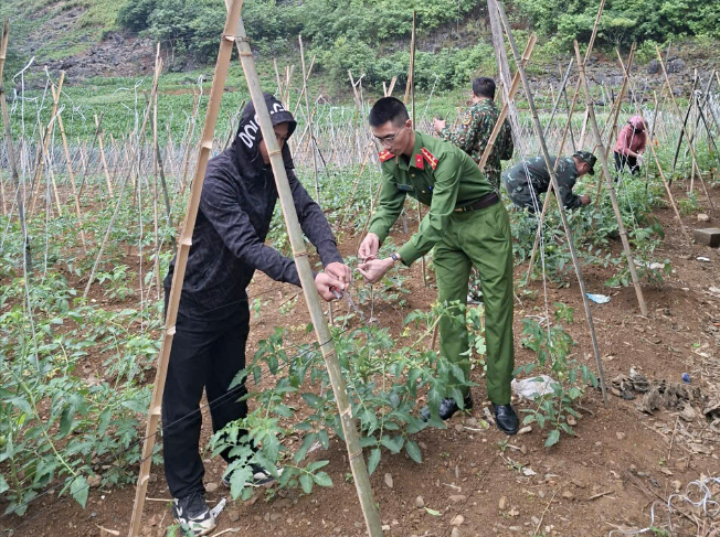 CÔNG AN XÃ MÈO VẠC TÍCH CỰC THAM GIA “NGÀY THỨ 7 TÌNH NGUYỆN” CHUNG TAY XÂY DỰNG NÔNG THÔN MỚI