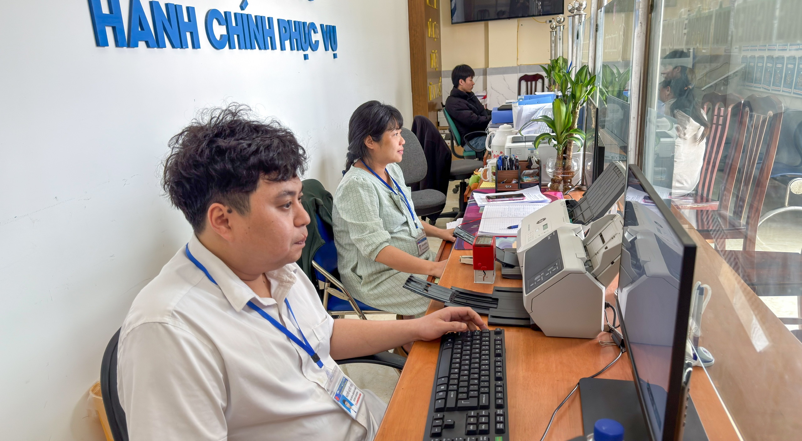 Hướng dẫn cụ thể việc tiếp nhận, giải quyết hồ sơ cho người dân, doanh nghiệp theo quy định mới
