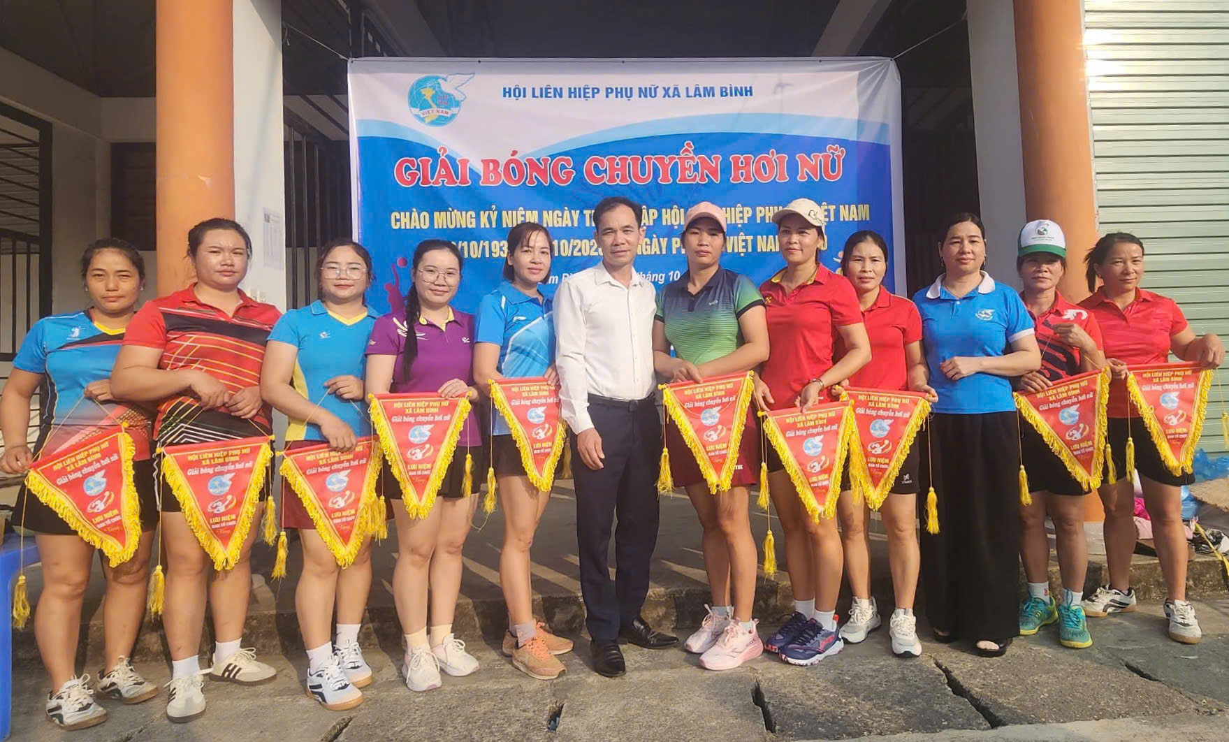 Lâm Bình tổ chức Giải bóng chuyền hơi nữ chào mừng kỷ niệm ngày thành lập Hội Liên hiệp Phụ nữ Việt Nam 20-10