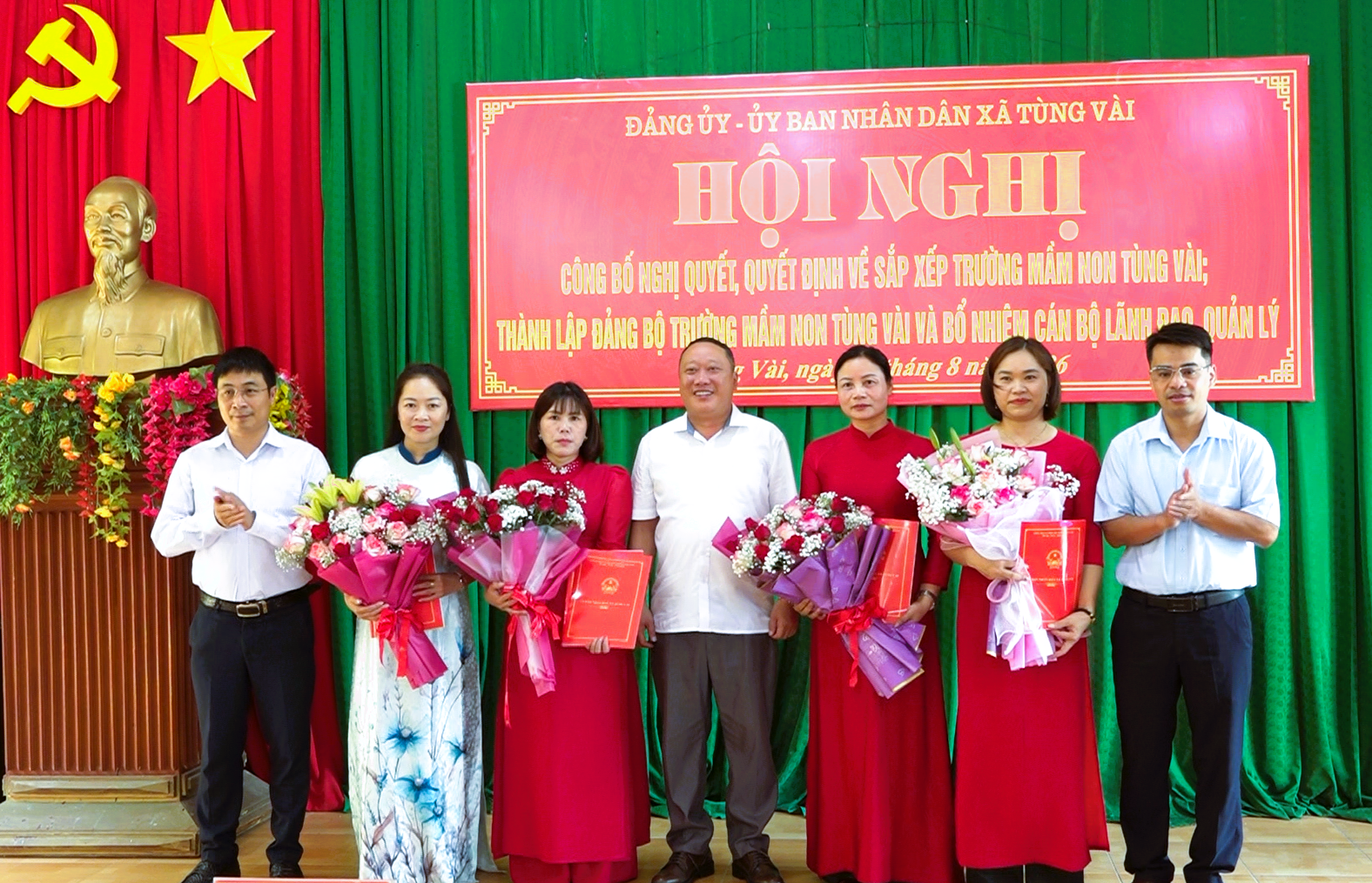 Công bố Nghị quyết, quyết định về sắp xếp trường Mầm non Tùng Vài, thành lập Đảng bộ trường Mầm non Tùng Vài và bổ nhiệm cán bộ lãnh đạo, quản lý