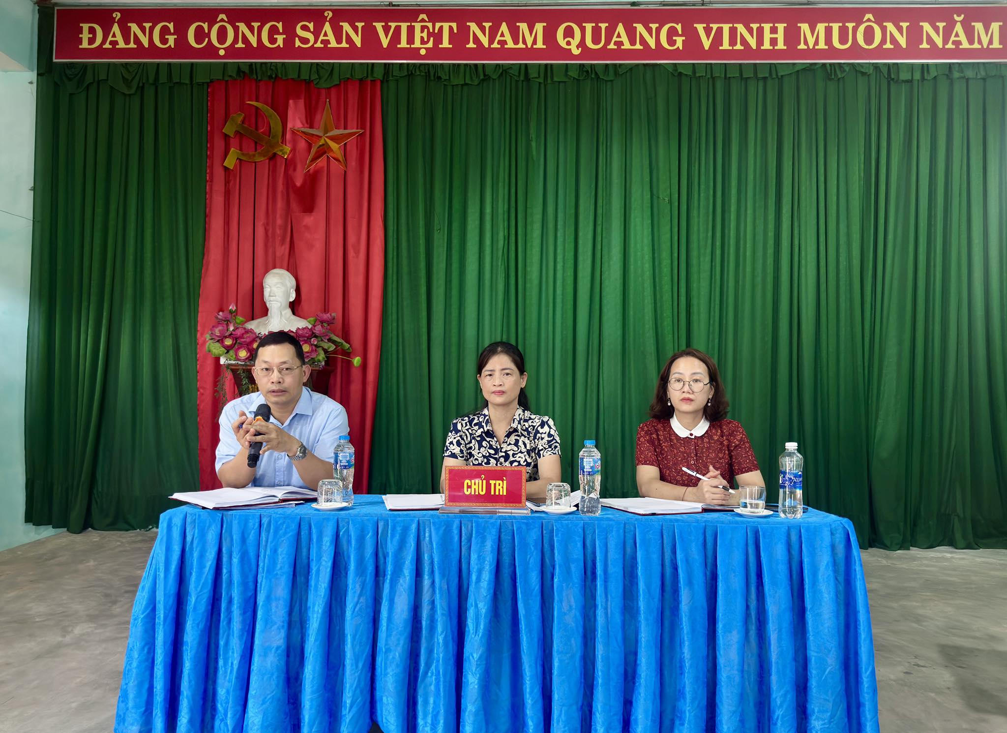 Thường trực Đảng uỷ xã Yên Nguyên làm việc với các thôn nắm tình hình phát triển kinh tế - xã hội năm 2026 và định hướng trong giai đoạn tiếp theo