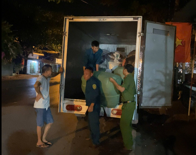 CÔNG AN PHƯỜNG AN TƯỜNG ĐỒNG LÒNG GÓP SỨC CÙNG NHÂN DÂN VƯỢT QUA BÃO LŨ