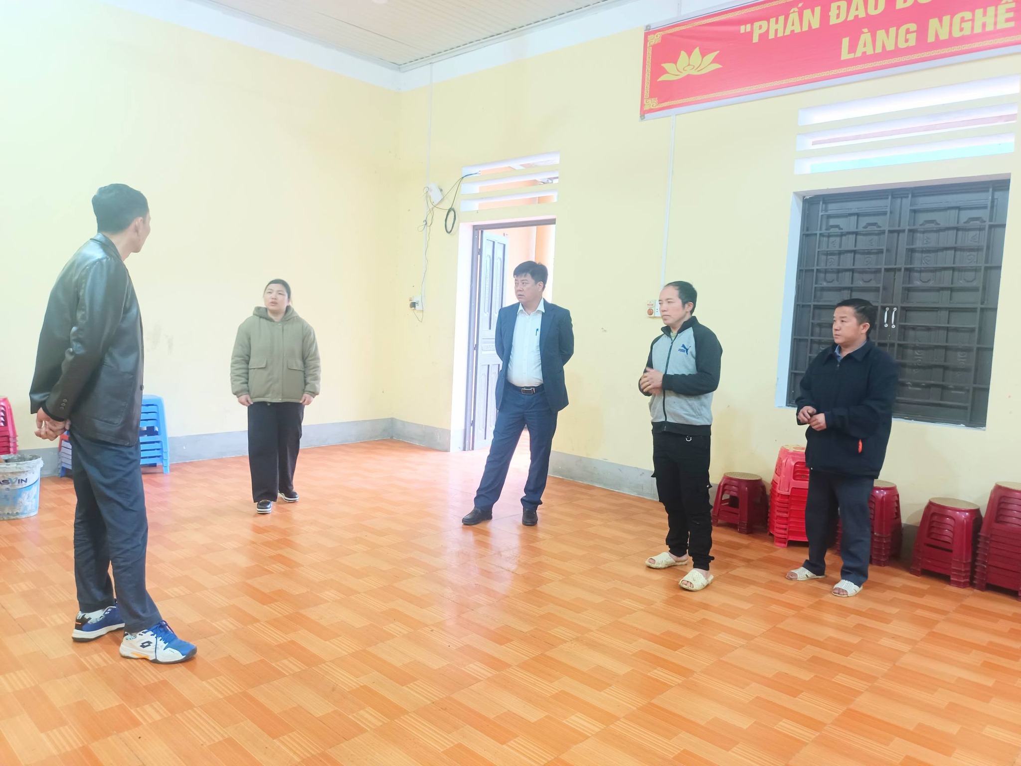 Đồng chí Ngô Mạnh Cường, Bí thư Đảng ủy xã Khâu Vai đã đi kiểm tra tại cơ sở