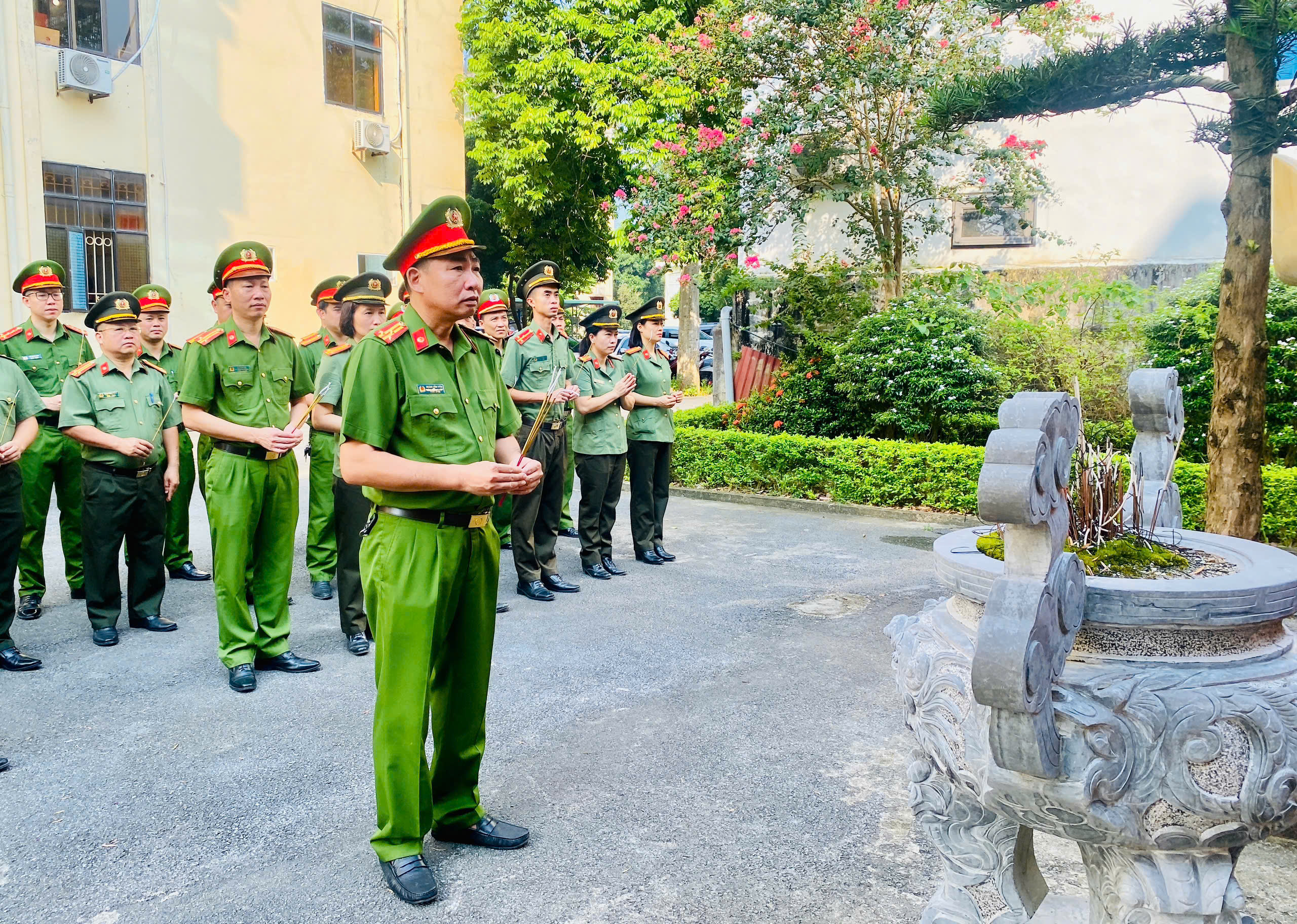  CÔNG AN PHƯỜNG HÀ GIANG 2 TÍCH CỰC TỔ CHỨC CÁC HOẠT ĐỘNG KỶ NIỆM 81 NĂM NGÀY TRUYỀN THỐNG CÔNG AN NHÂN DÂN