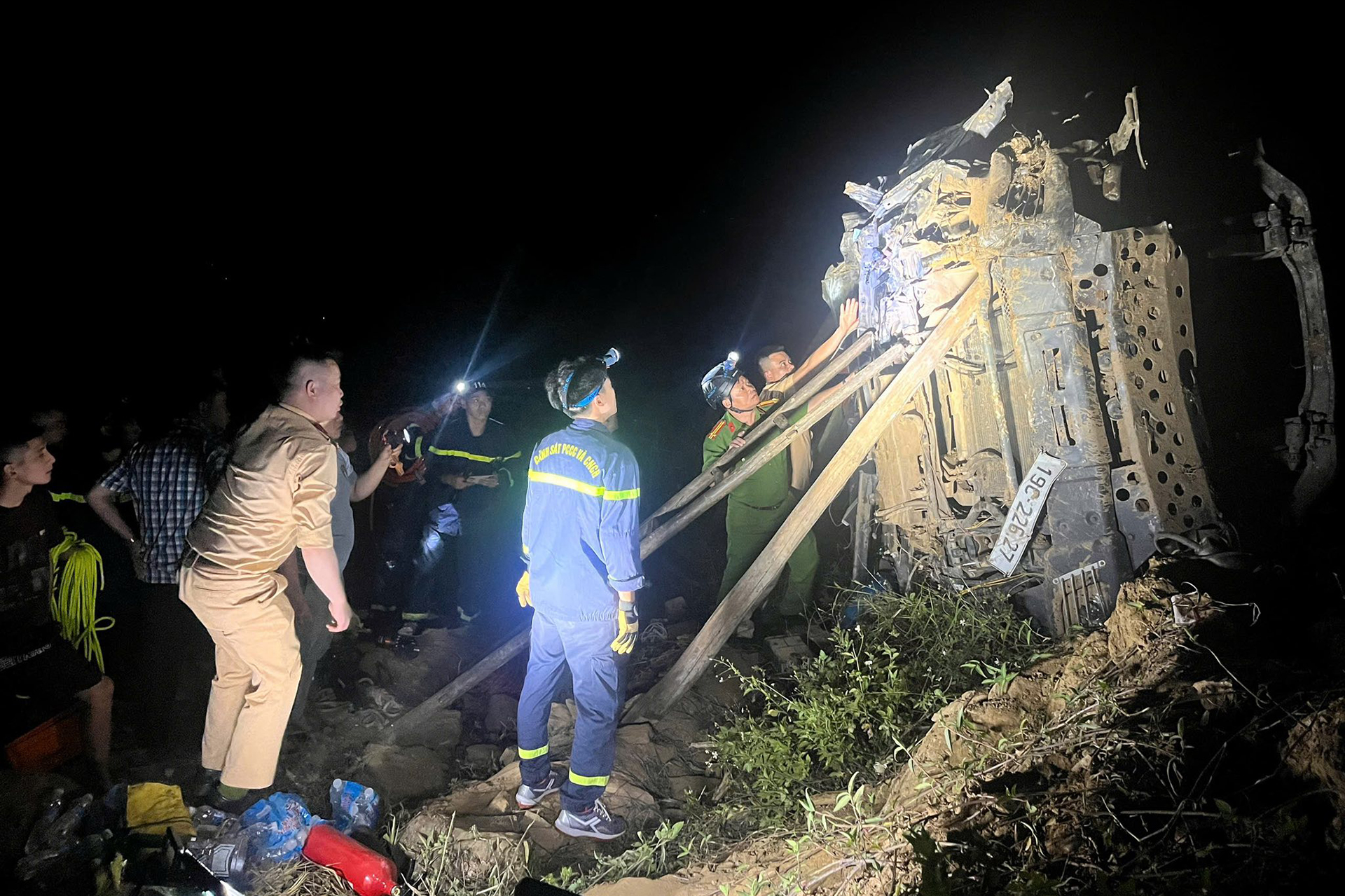 Lãnh đạo xã Pà Vầy Sủ thăm hỏi, động viên nạn nhân vụ tai nạn giao thông