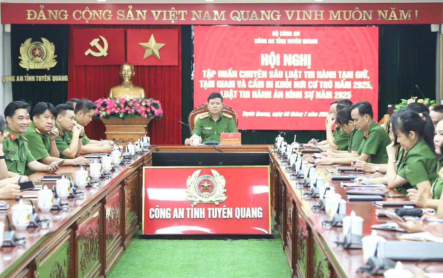 CÔNG AN TỈNH TUYÊN QUANG THAM DỰ HỘI NGHỊ TRỰC TUYẾN TẬP HUẤN CHUYÊN SÂU VỀ LUẬT THI HÀNH TẠM GIỮ, TẠM GIAM VÀ CẤM ĐI KHỎI NƠI CƯ TRÚ, LUẬT THI HÀNH ÁN HÌNH SỰ NĂM 2025