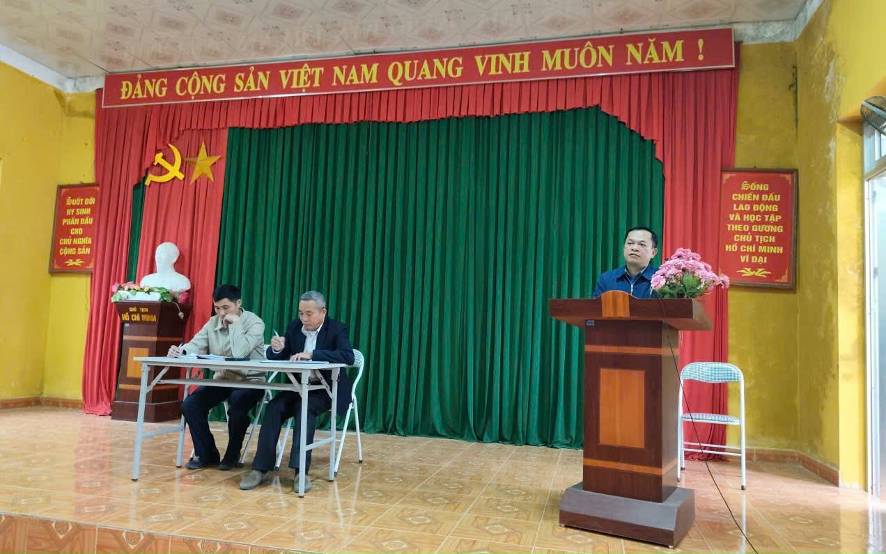 Đồng chí Bí thư Đảng uỷ xã Hồng Thái dự sinh hoạt Chi bộ tại thôn Phai Khằn