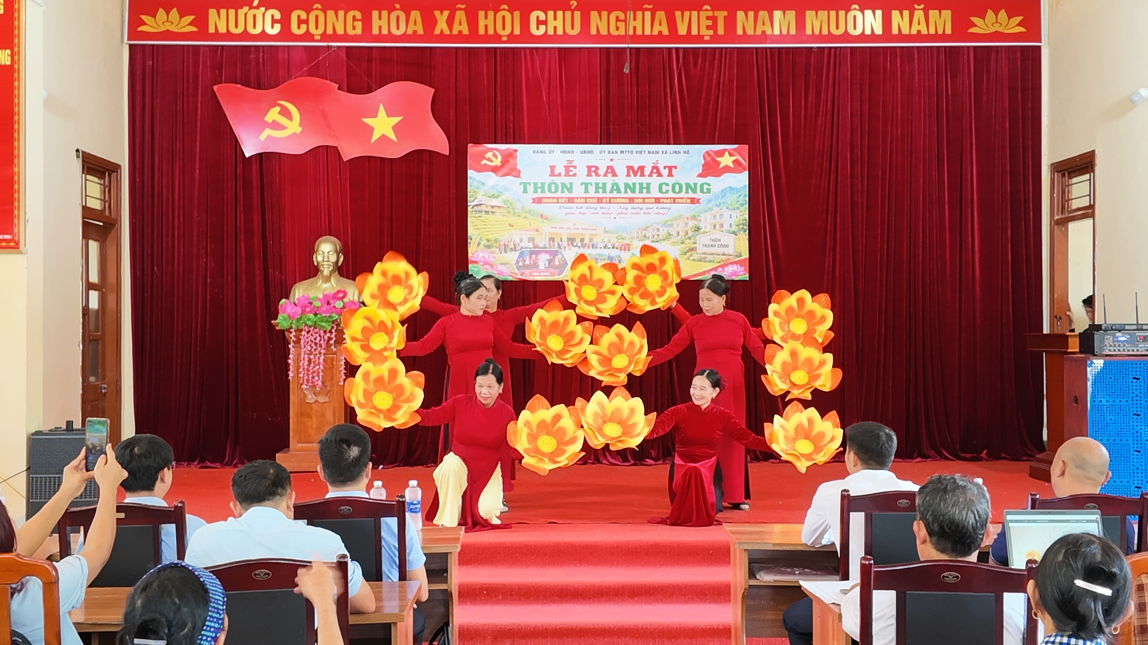 Ra mắt 11.JPG