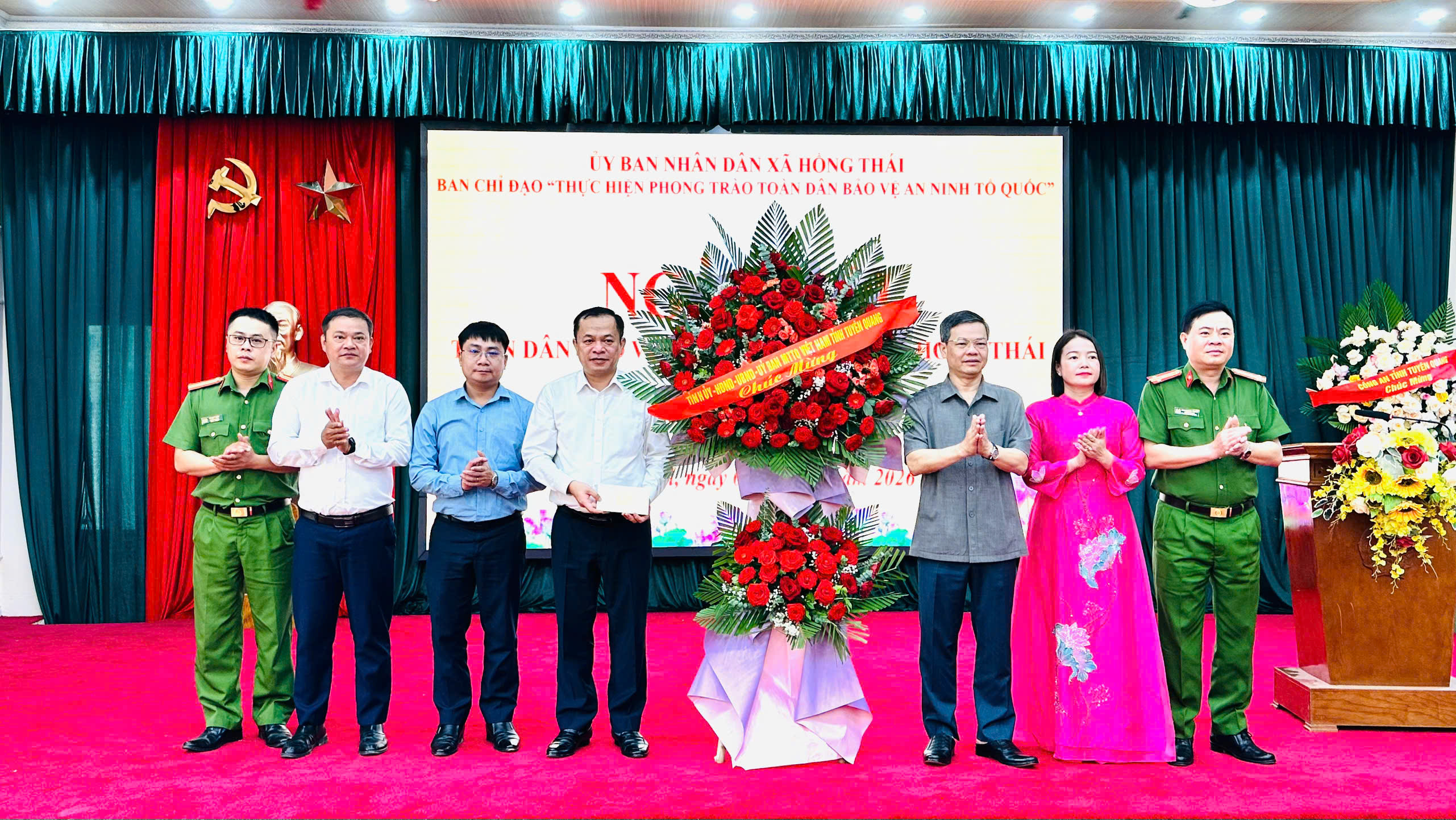 Đồng chí Chủ tịch HĐND tỉnh Nguyễn Văn Sơn dự ngày hội toàn dân bảo vệ an ninh tổ quốc xã Hồng Thái năm 2026